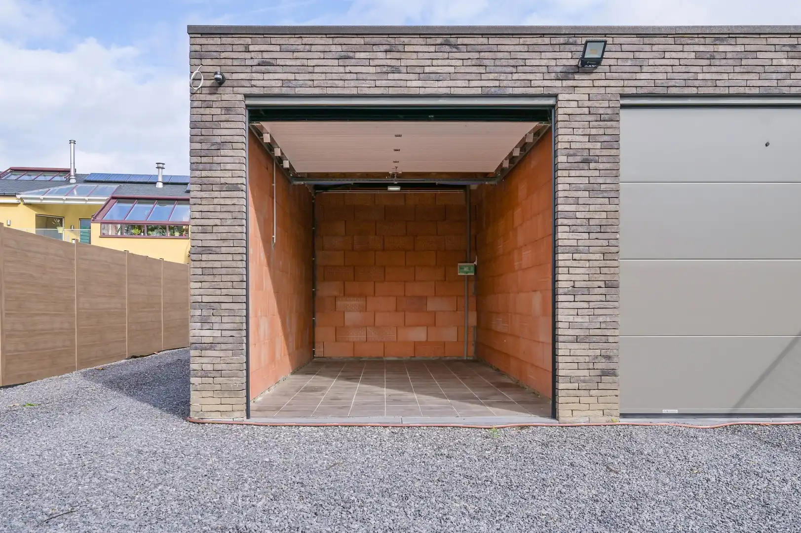 Nieuwbouwappartement met 2 slaapkamers, ruim terras en garage foto 15