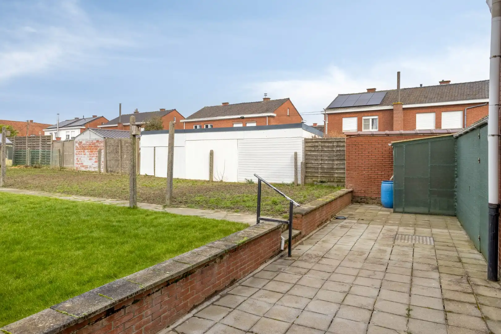 Te renoveren woning met 3 slaapkamers, garage en grote tuin! foto 5