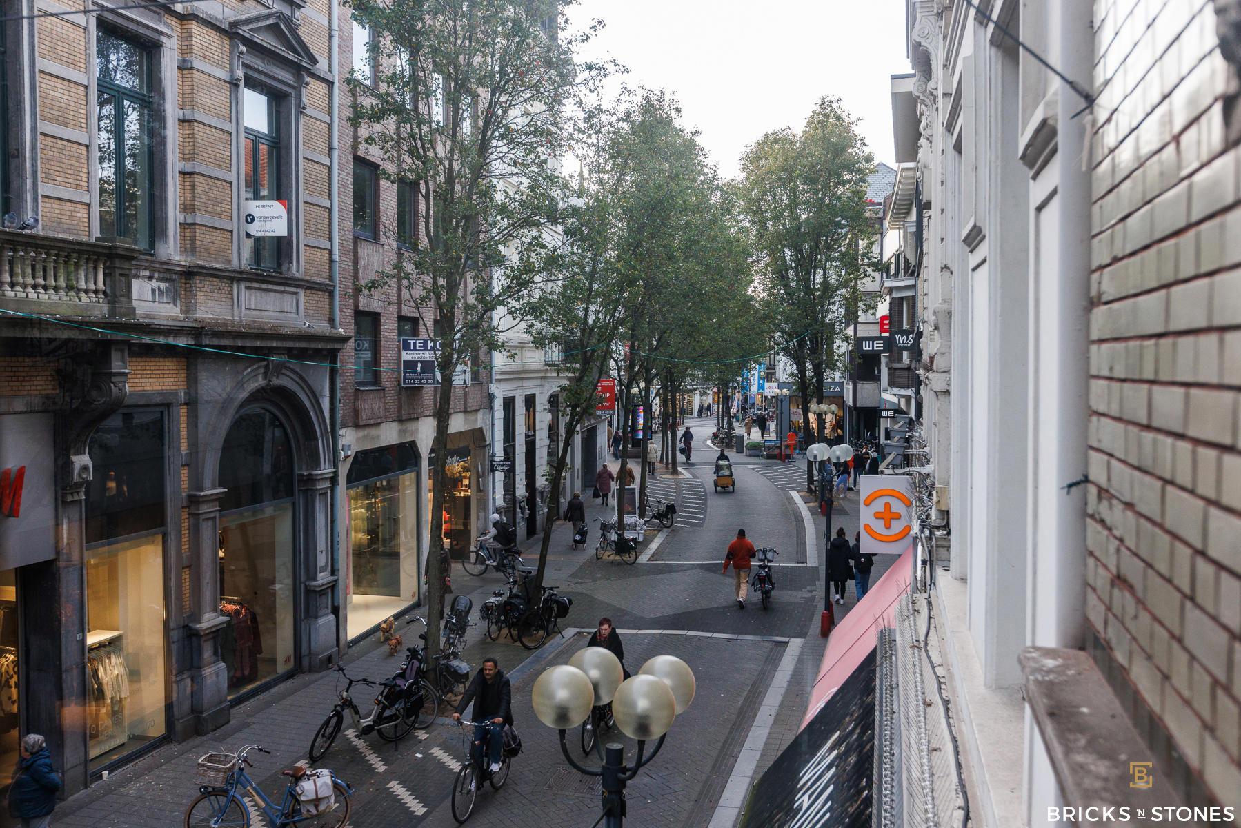 Uitzonderlijk handelshuis op beste deel Gasthuisstraat foto 15