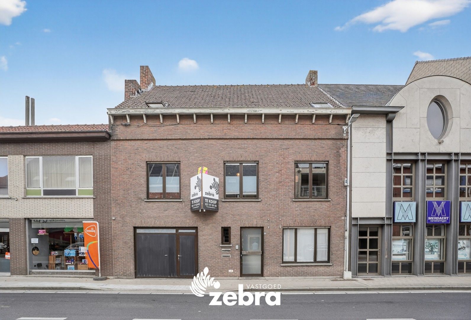 Hoofdfoto van de publicatie: Zeer ruime woning met inpandige garage te koop in Staden!
