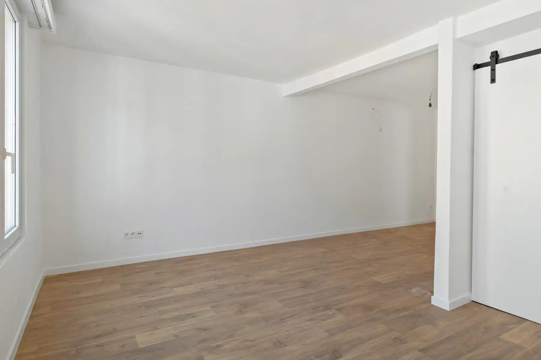 Instapklaar 2slpk-duplexappartement met 2 badkamers, terras en tuin! foto 5