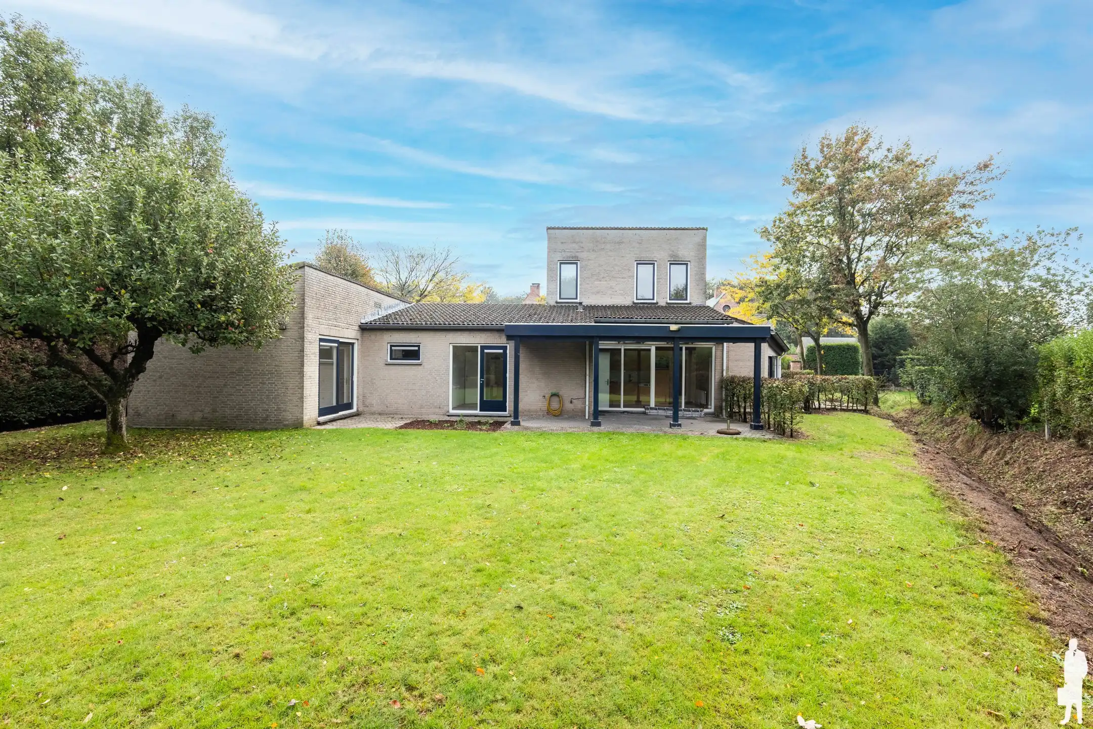 Gelijkvloerse villa op ca. 1.030m² te Hoogstraten foto {{pictureIndex}}