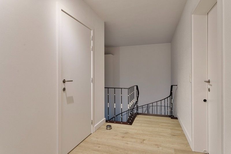 Op en top gerenoveerde bel-etage woning mét magazijn TE KOOP nabij hartje Wakken! foto 10