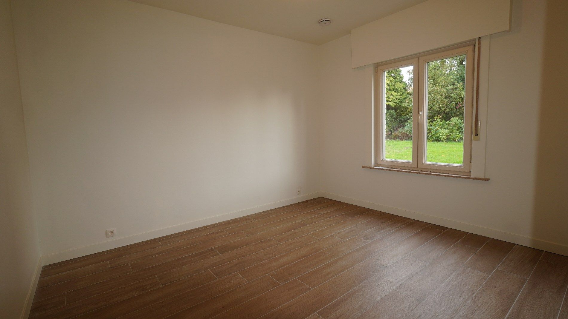 Volledig gerenoveerde bungalow met tuin en dubbele garage te Waasmunster foto 9