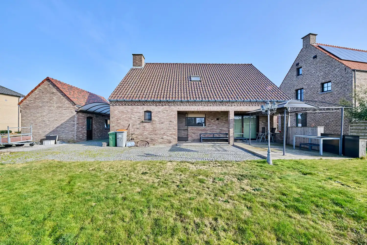 Heel goed onderhouden landhuis met inpandige garage en 3 ruim bemeten slaapkamers in landelijke omgeving foto 22