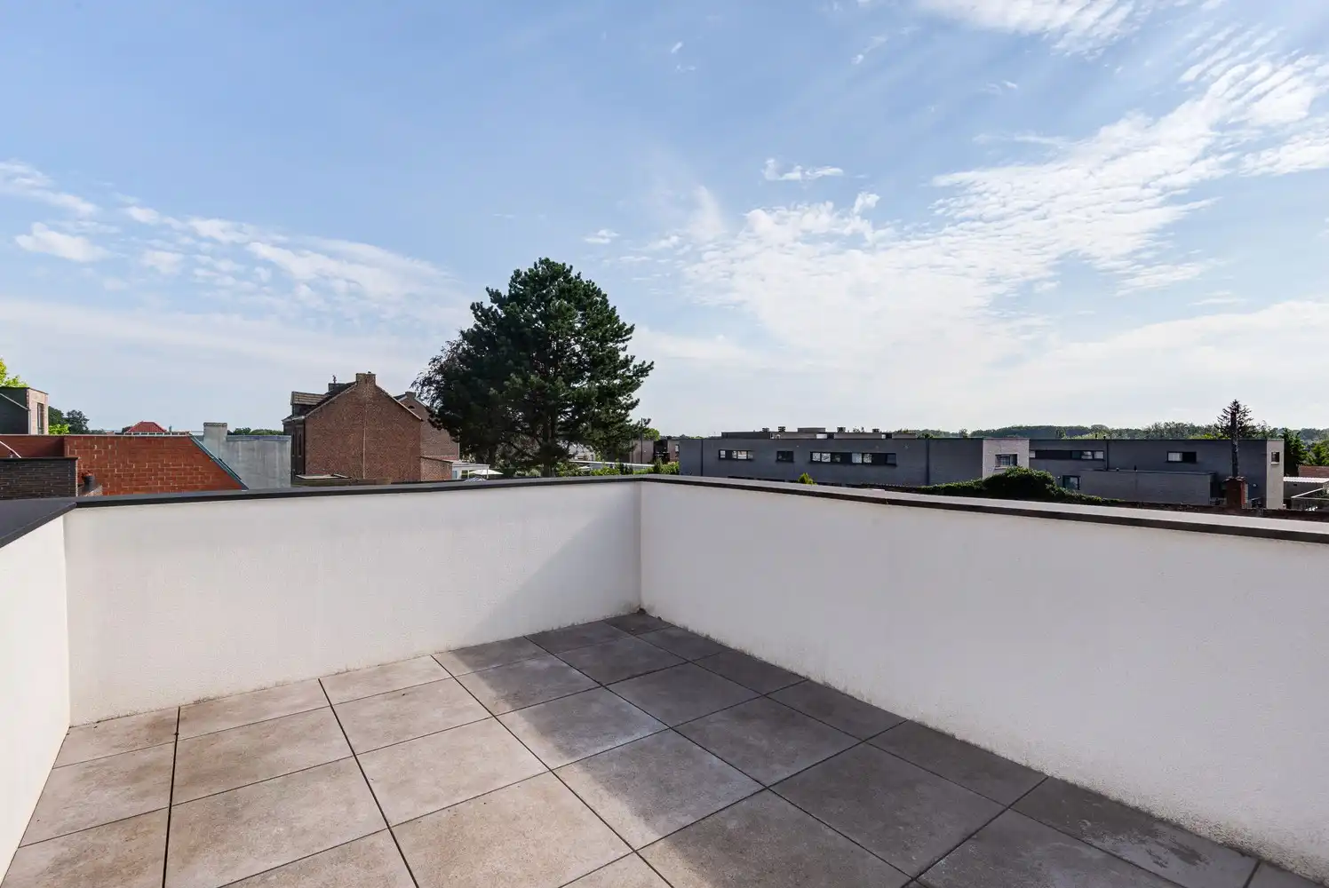 MODERNE WONING MET 2 SLAAPKAMERS, 2 TERRASSEN EN GARAGE IN HET CENTRUM VAN HOESELT foto 15