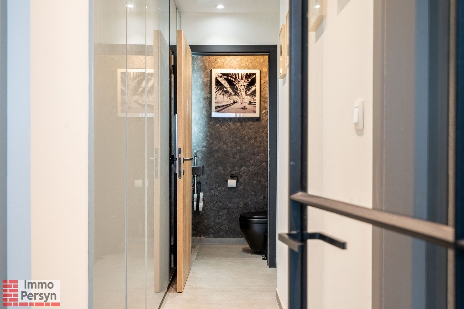Luxueuze, ruime 4-slaapkamer woning. Twee badkamers. Gelijkvloers wonen. foto 19