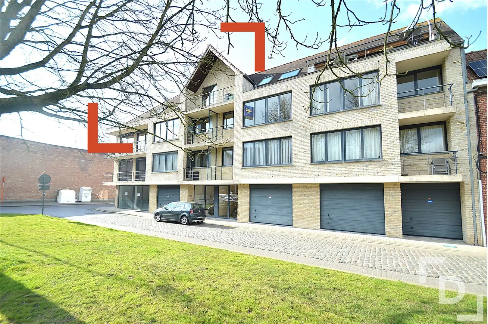 Dakappartement met terras te huur op centrale locatie in Ieper foto {{pictureIndex}}