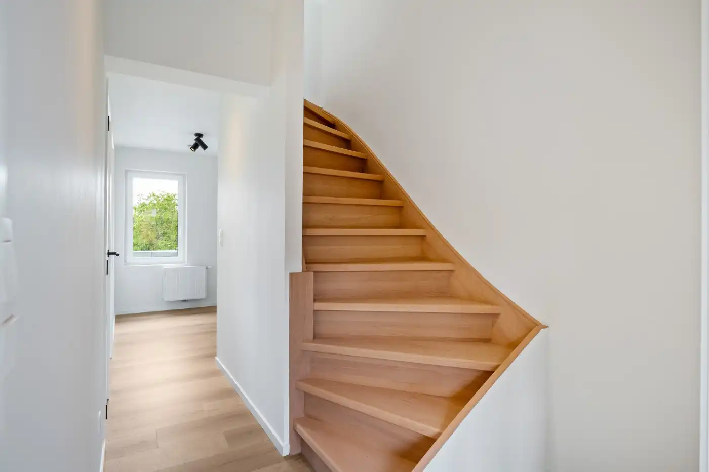 Volledig gerenoveerde, instapklare woning met 3 slpk. en grote tuin foto 19