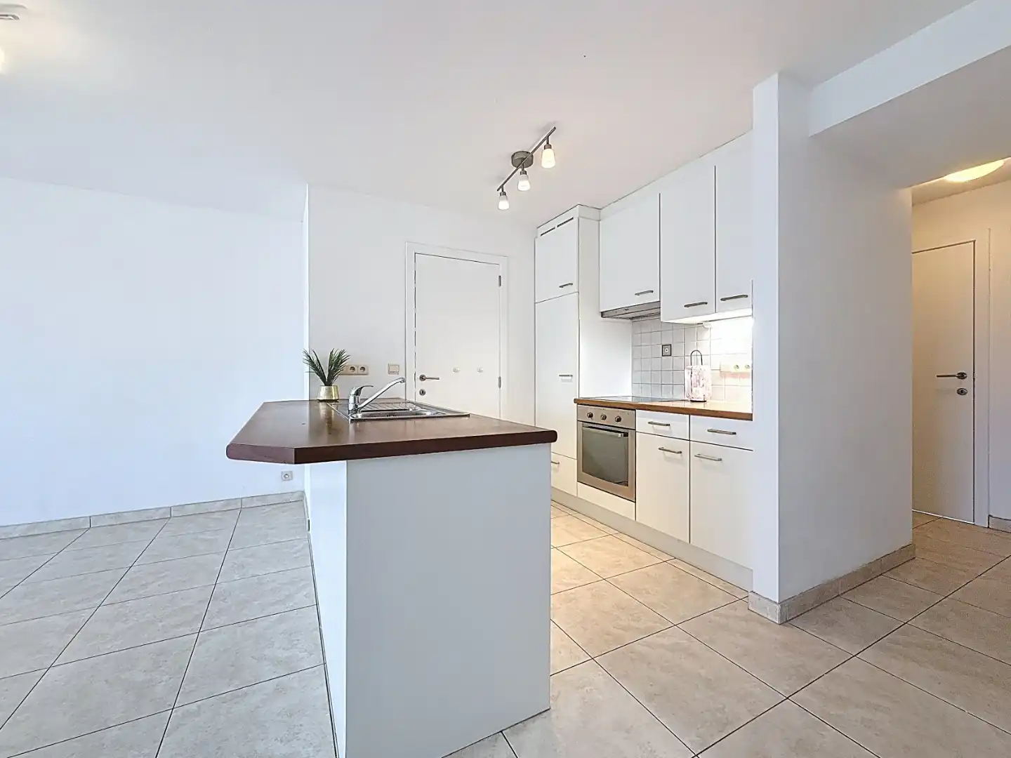 Instapklaar appartement met 2 slaapkamers aan de waterlijn van Nieuwpoort-stad. foto 5