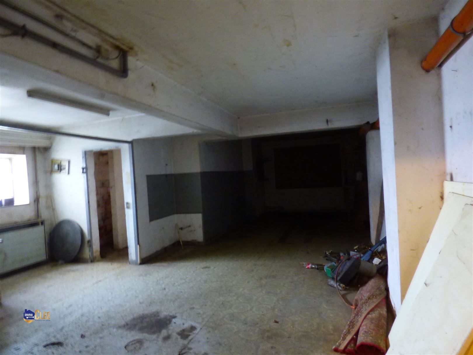 Te renoveren woning met 3 slaapkamers en garage foto 16