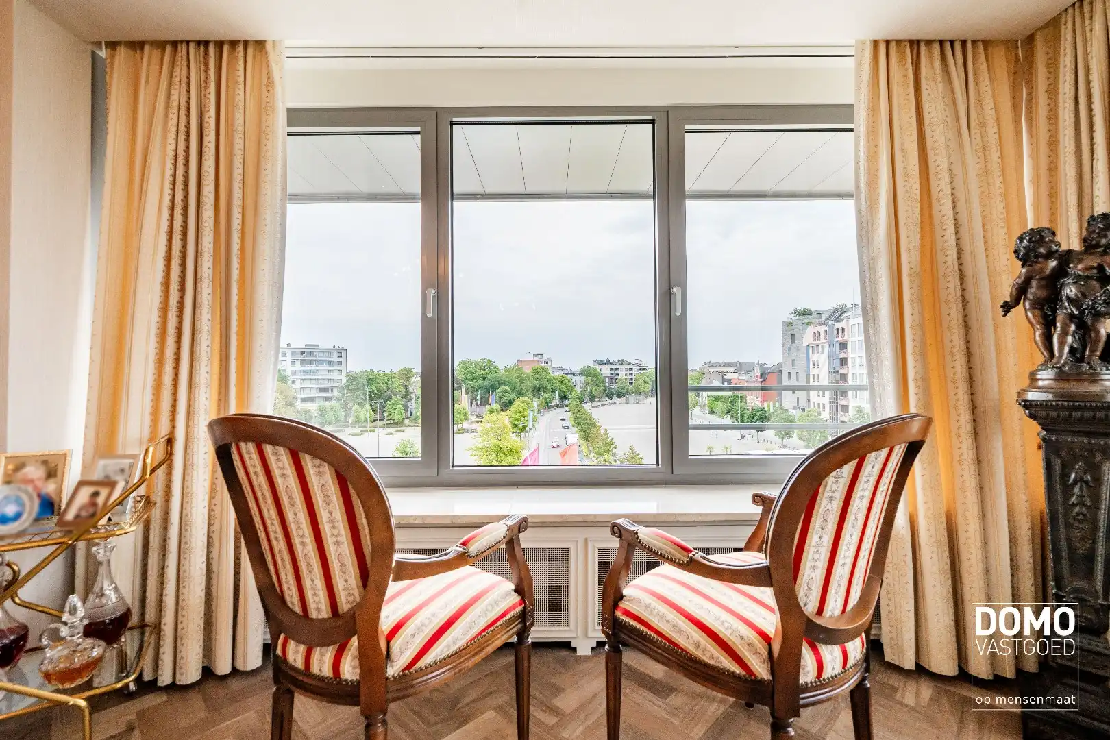 Stijlvol wonen in hartje Hasselt met een uniek uitzicht over het Kolonel Dusartplein foto 7
