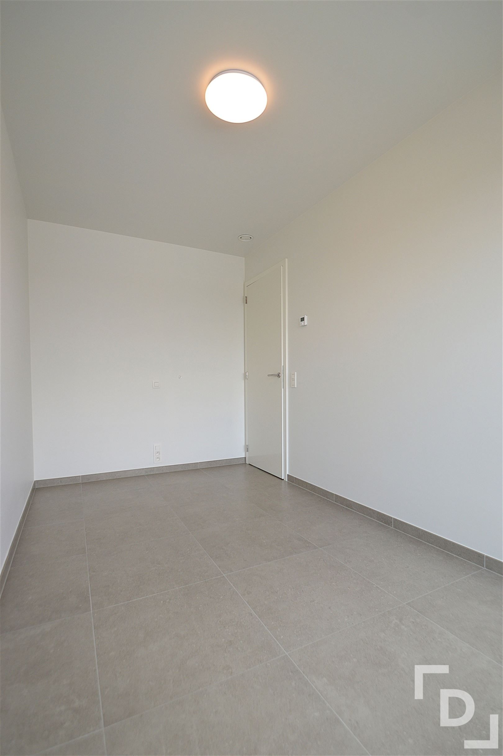 Nieuwbouwappartement met carport te huur te Ieper foto 12