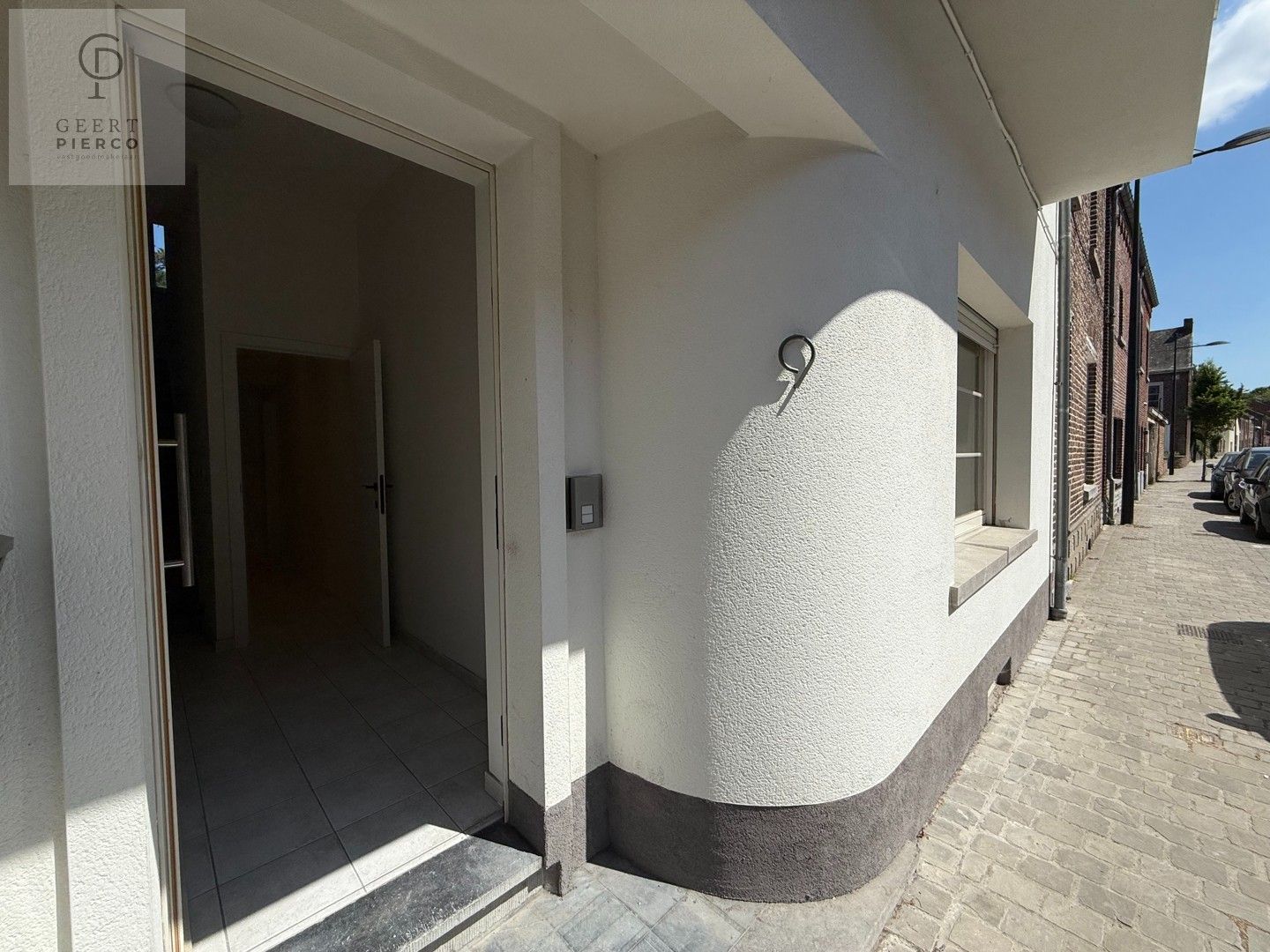 Knap gerenoveerd appartementsgebouw foto 2
