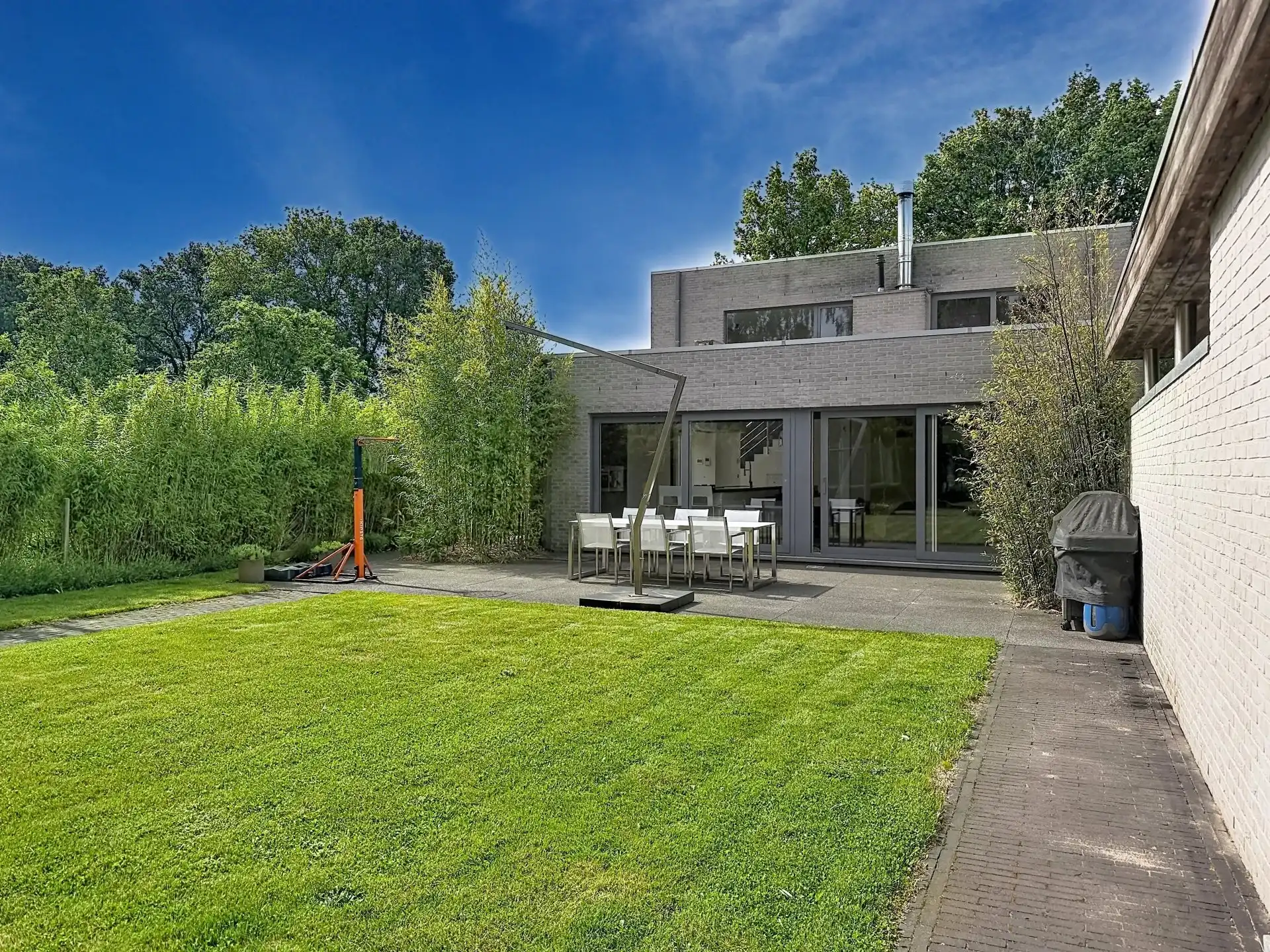 Moderne woning met 3 slaapkamers en praktijk of kantoorruimte op mooi perceel foto 40