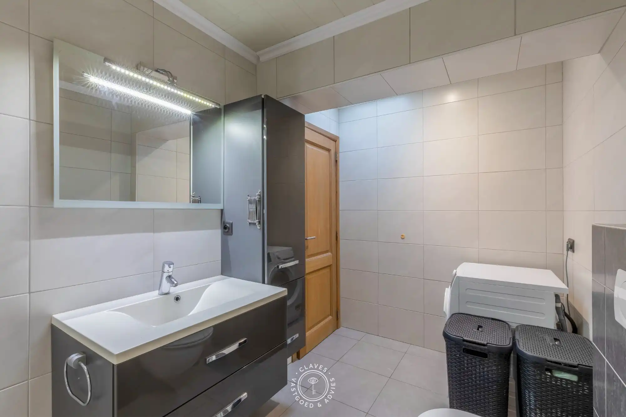 Vernieuwde halfopen bebouwing met 3 slaapkamers en prachtige tuin foto 16