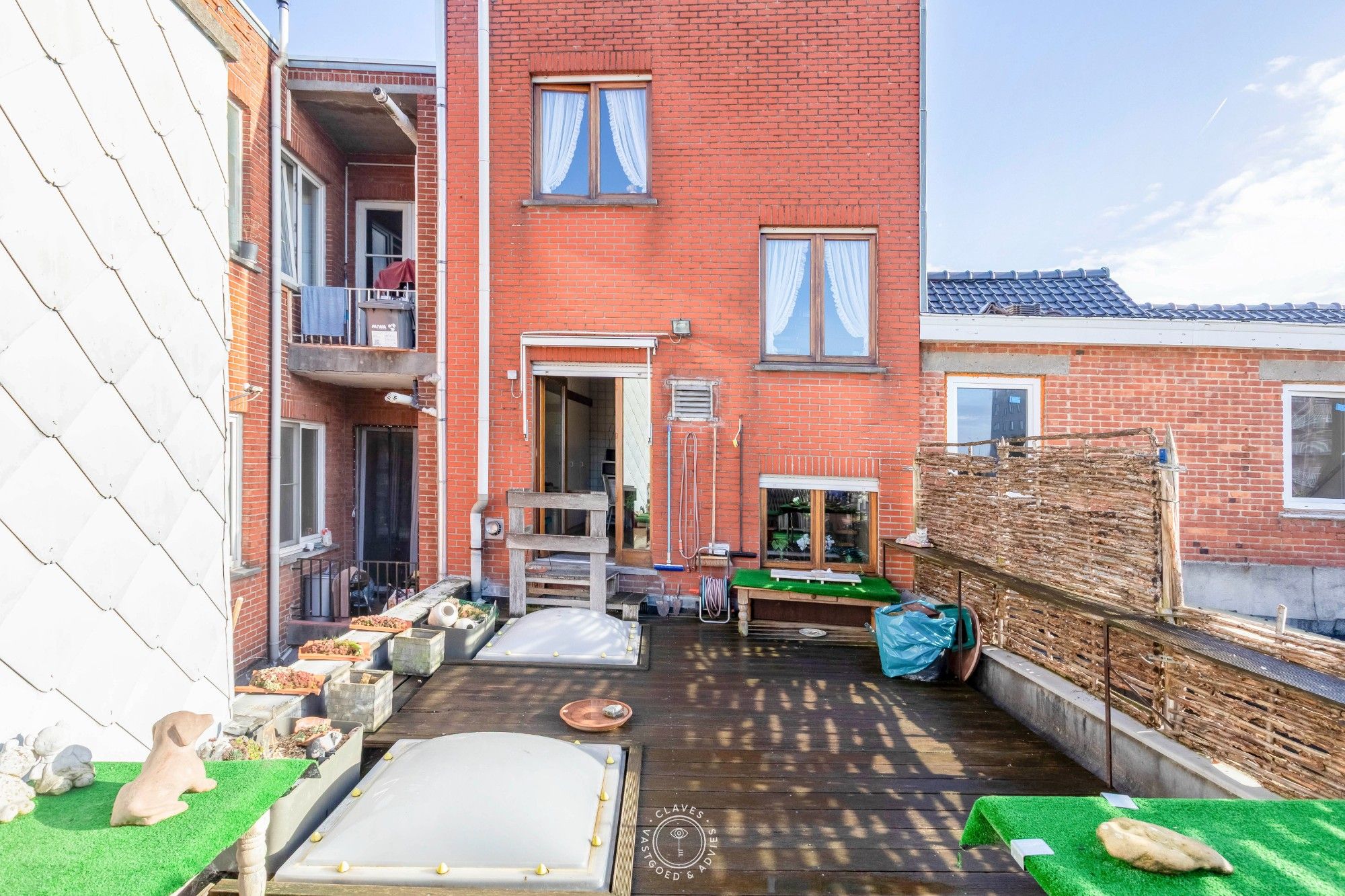 Art-deco woning met handelsruimte en garage foto 17