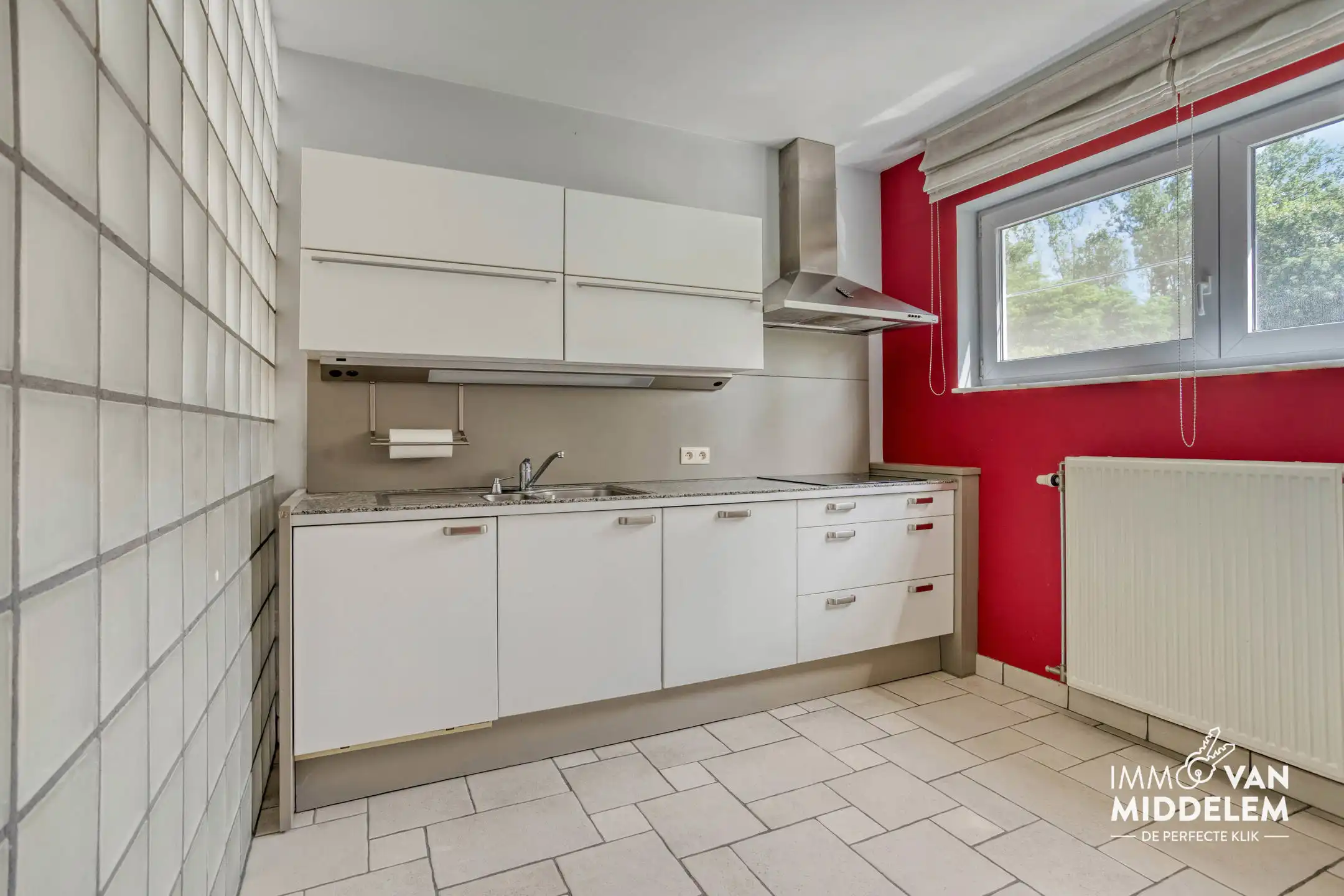 DUPLEXAPPARTEMENT MET 3 SLAAPKAMERS, GARAGE EN BERGING foto 4