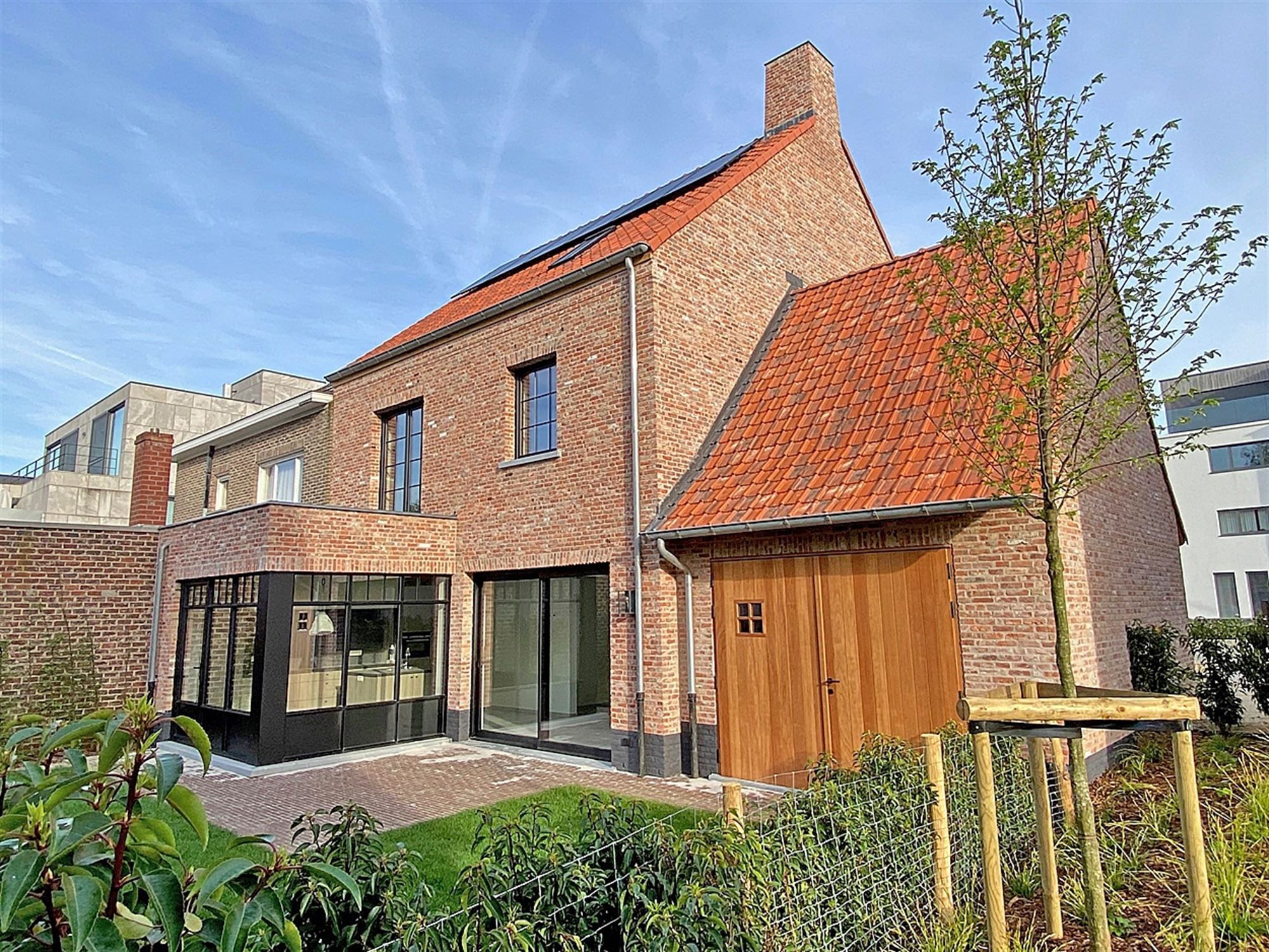 Charmante halfopen DORPSWONING met 3 SLAAPKAMERS, GARAGE, TUIN & ZONNIG TERRAS foto 9