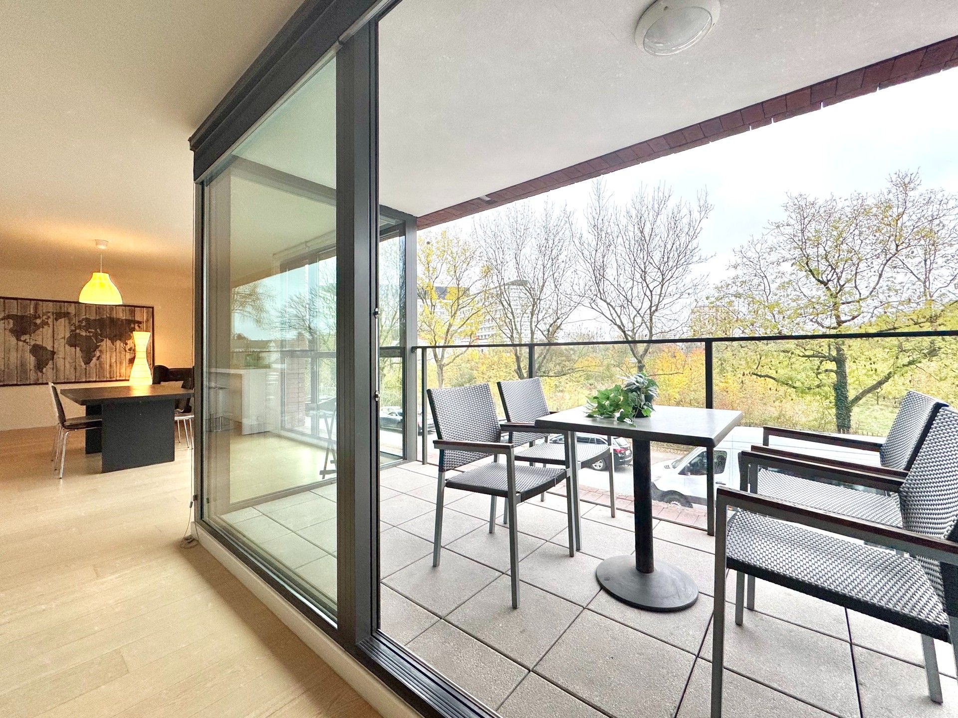 LICHTRIJK APPARTEMENT MET GROOT TERRAS EN PARKING - 125 M² foto 4