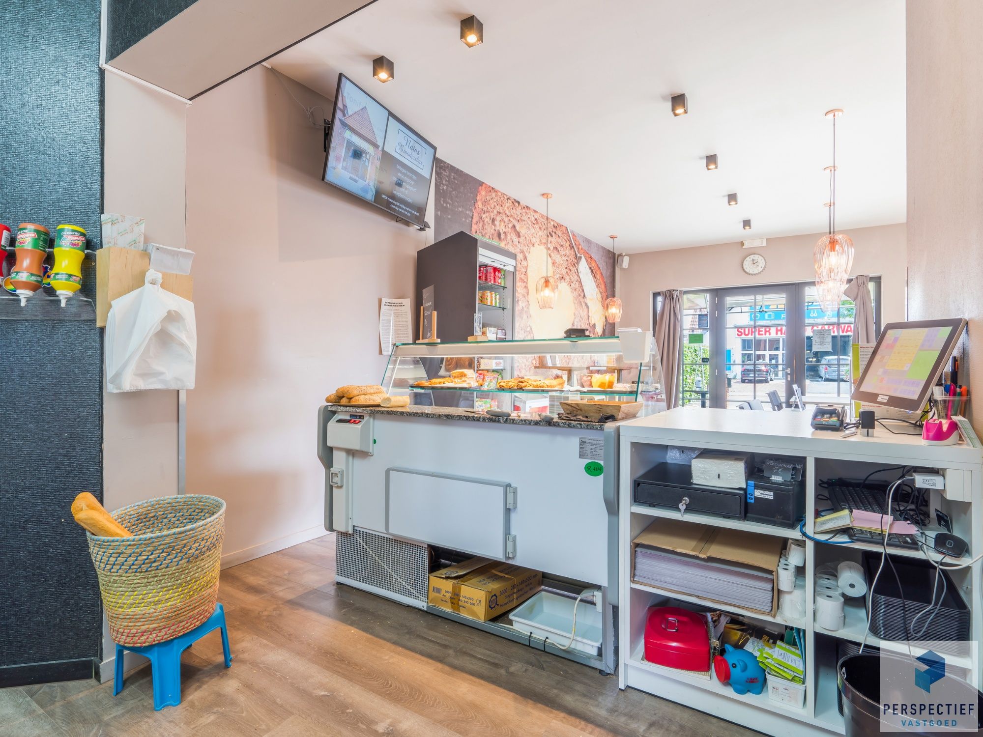 2 handelsruimtes + appartement met mogelijkheden op een strategische ligging te Roeselare foto 11