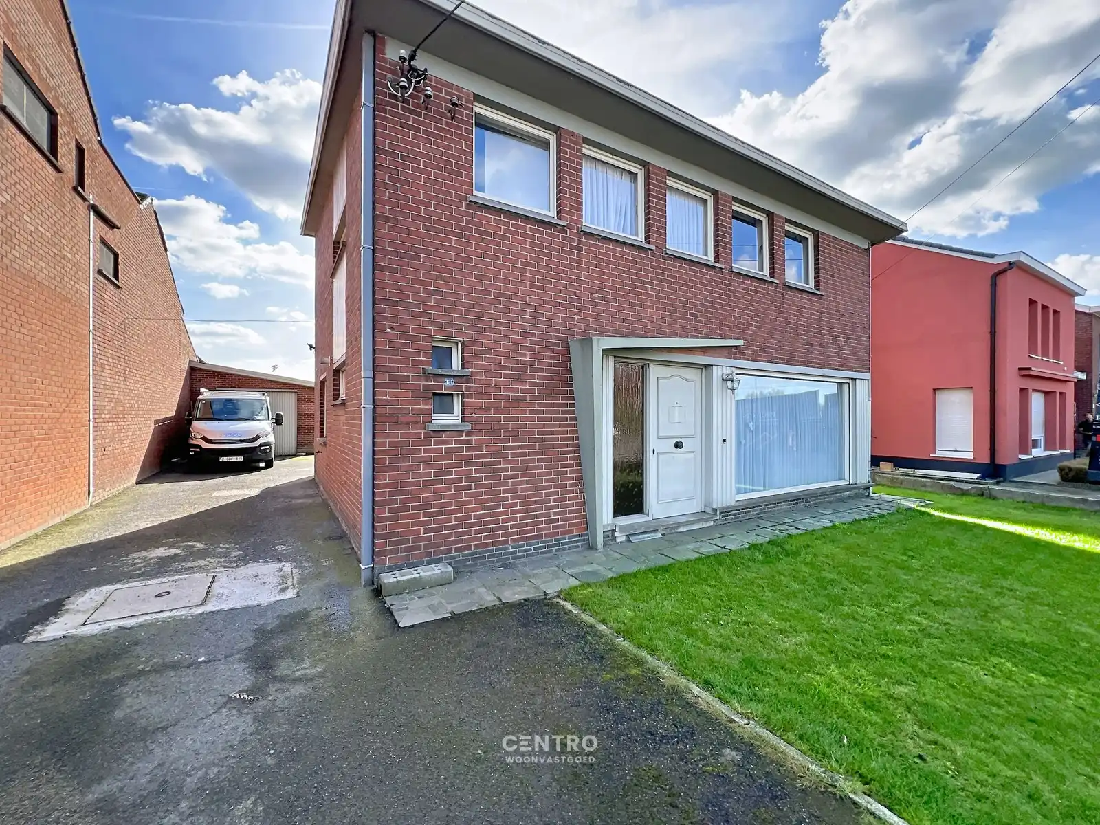 Charmante woning met grote garage/atelier van ± 125m² met landelijke vergezichten op een perceel van 831m². foto 2