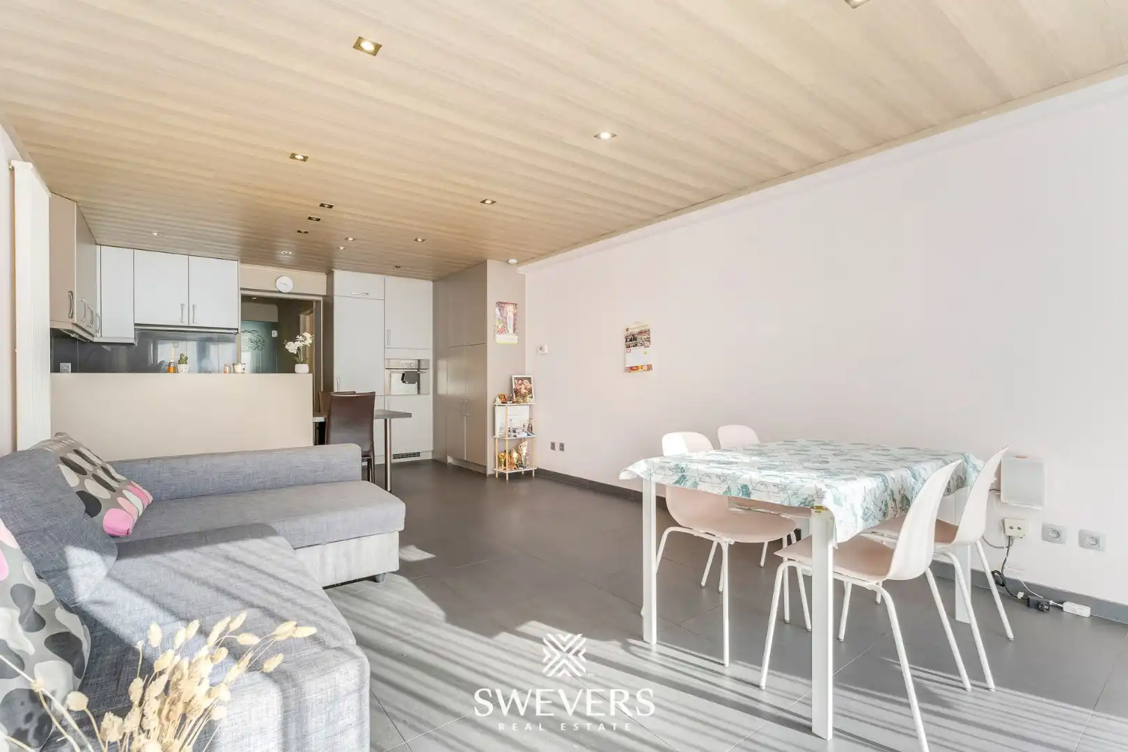 Gelijkvloers appartement net buiten Beringen centrum foto 6