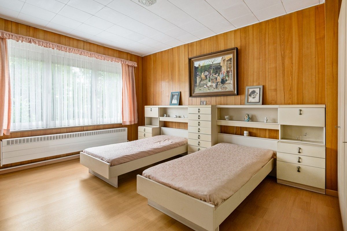 Op te frissen/te renoveren woning met potentieel op toplocatie in Schilde foto 14