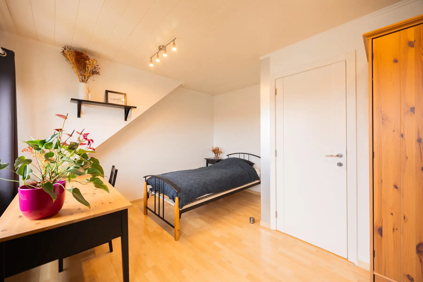 Ruime woning op centrale ligging met topafwerking foto 19