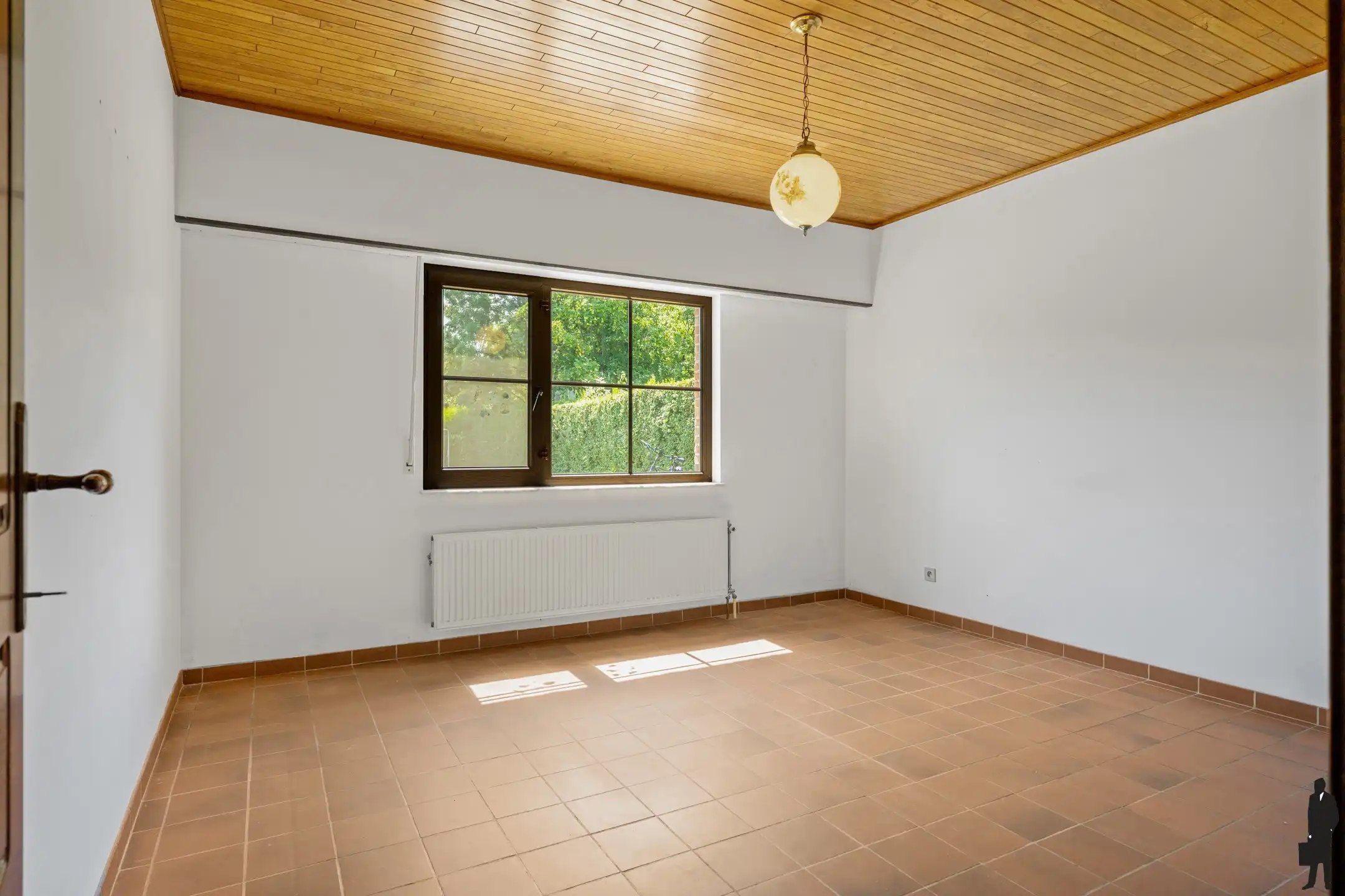 Charmante gezinswoning met 4 slaapkamers en grote tuin foto 16