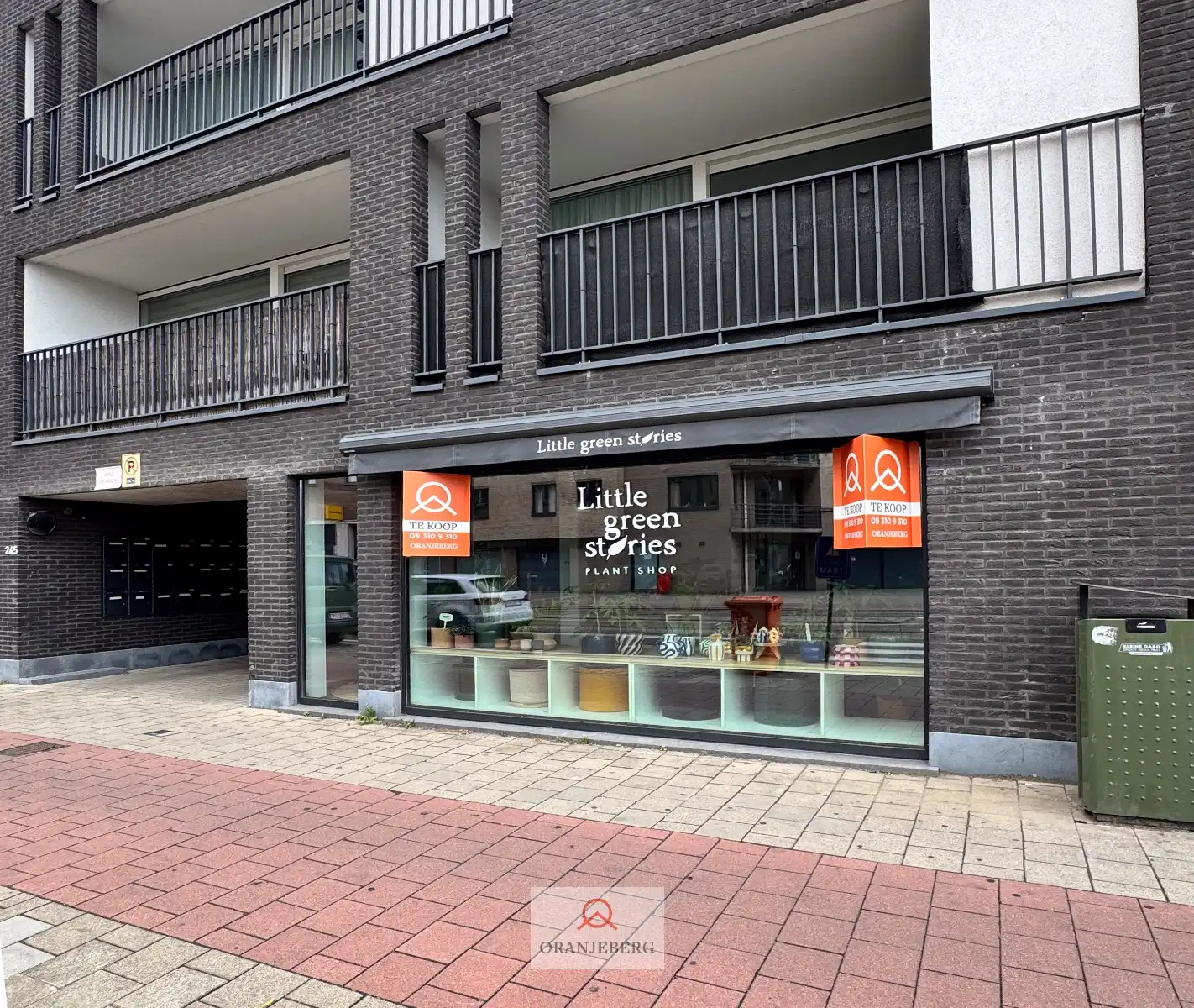 Handelsruimte met uitstekende zichtbaarheid te Ledeberg foto {{pictureIndex}}