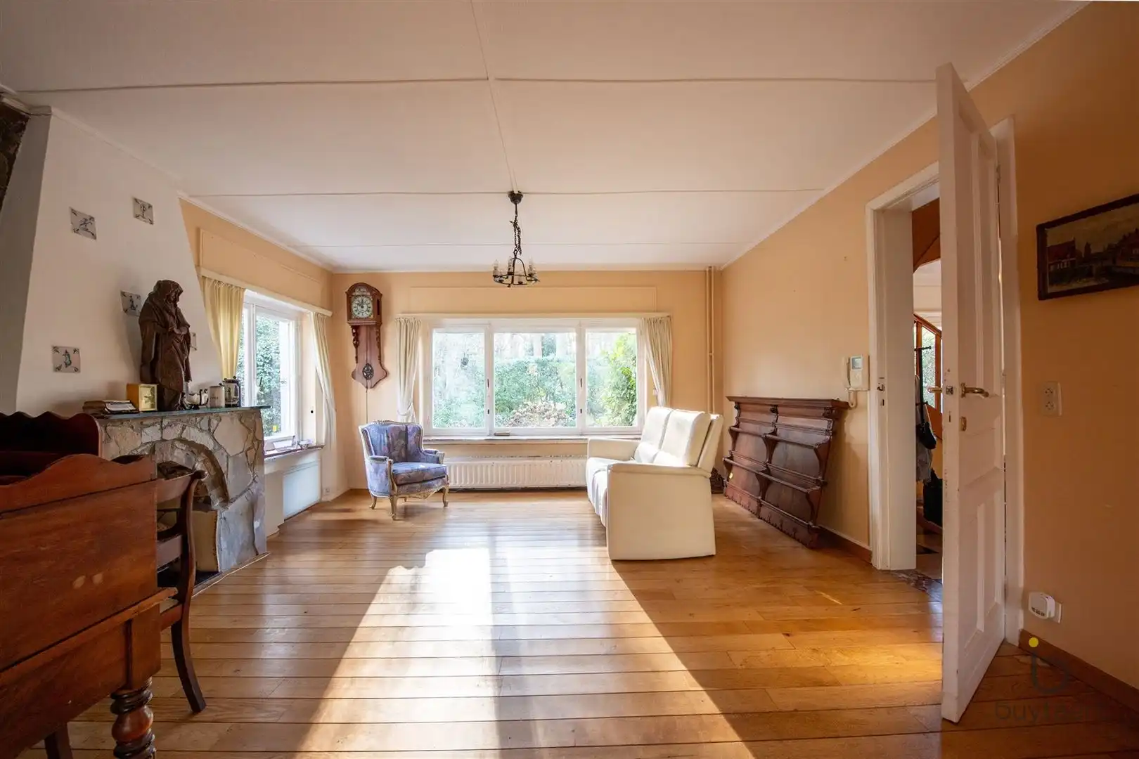 Veel renovatiepotentieel in ruime rustig gelegen familiewoning midden in het groen! foto 9