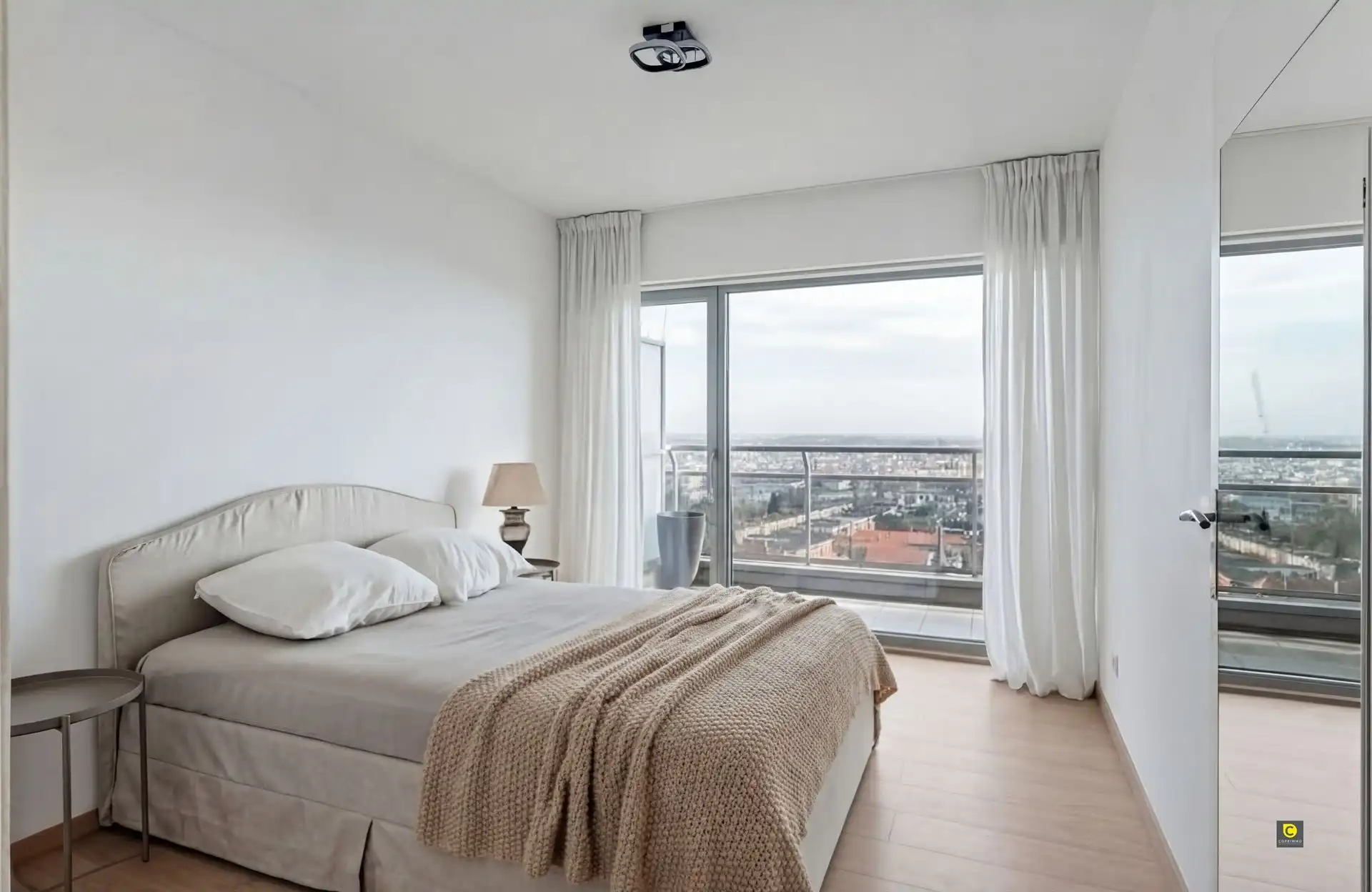 Kwalitatief gerenoveerd appartement met terras foto 8