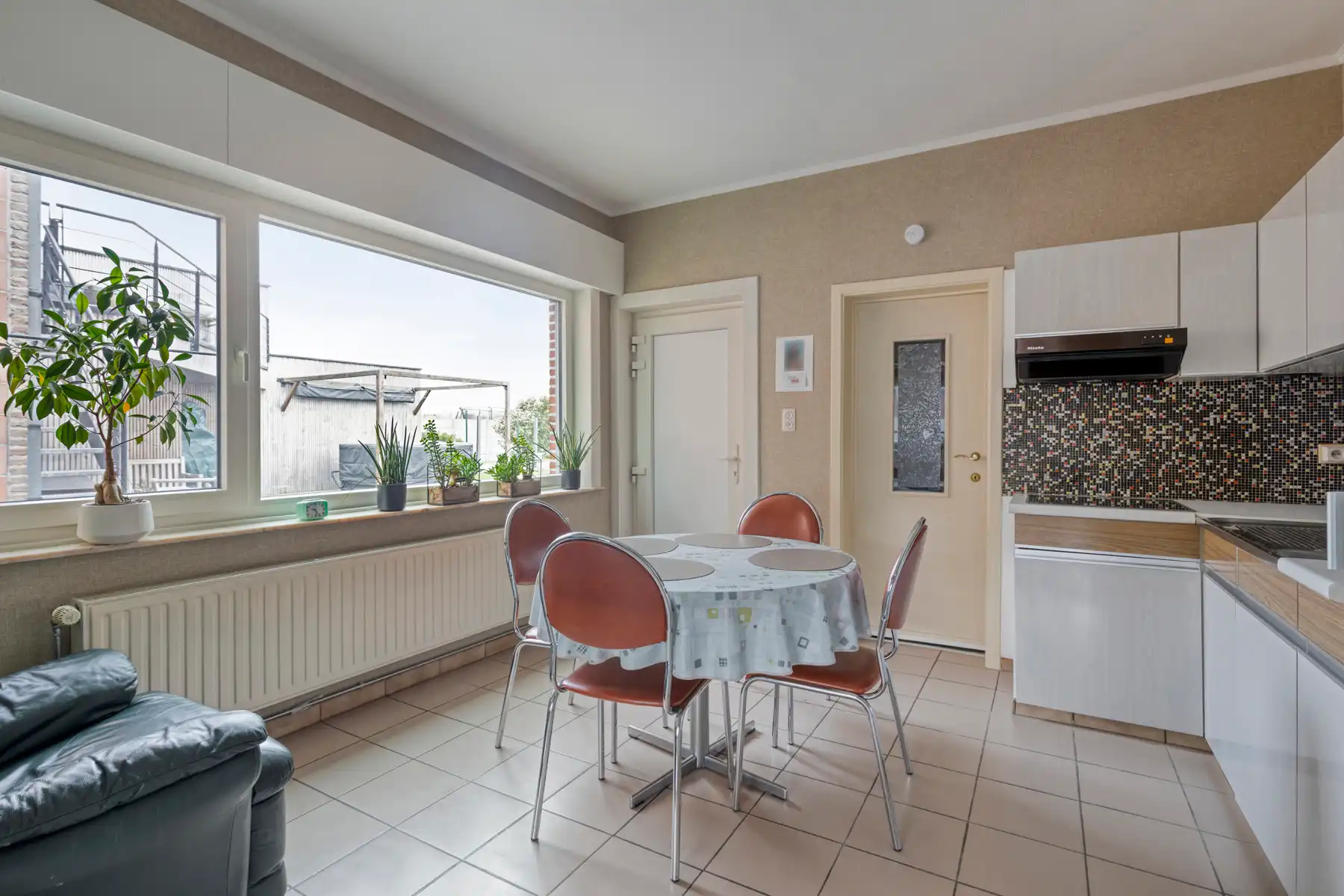 Solide 3-gevelwoning op centrale ligging foto 8