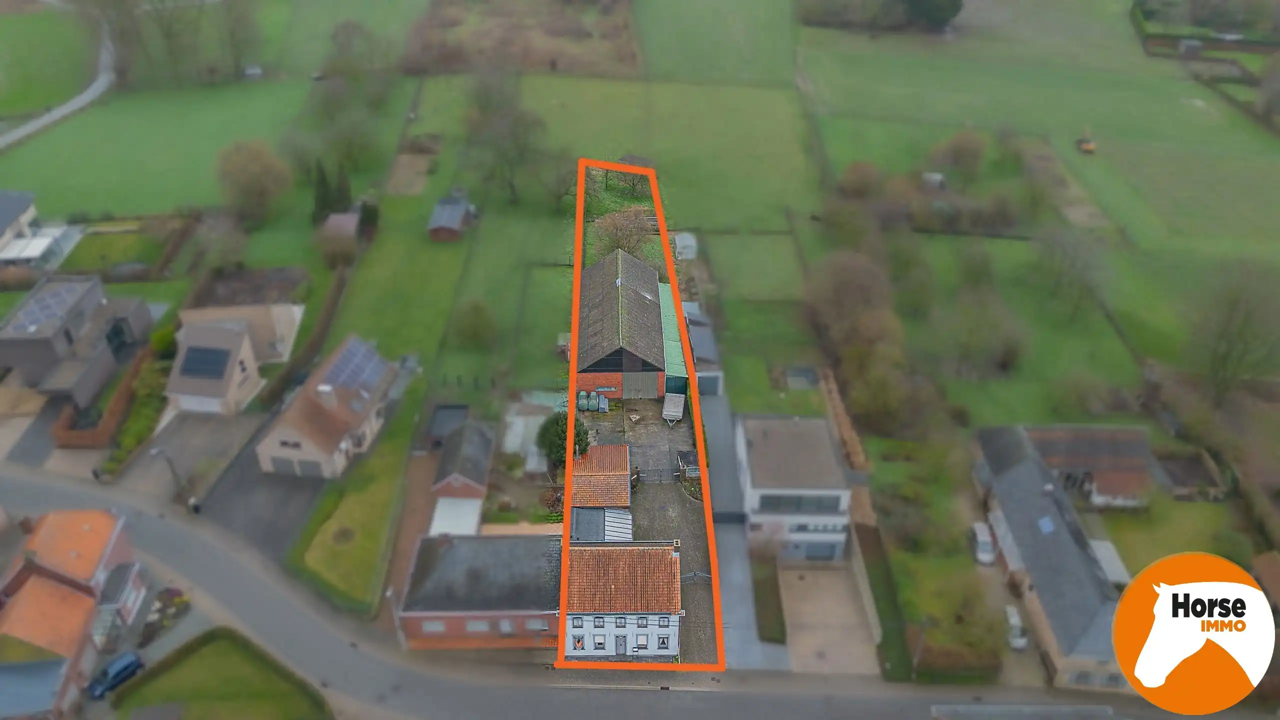 ROZEBEKE - Karakteristieke burgerwoning met loods foto 3