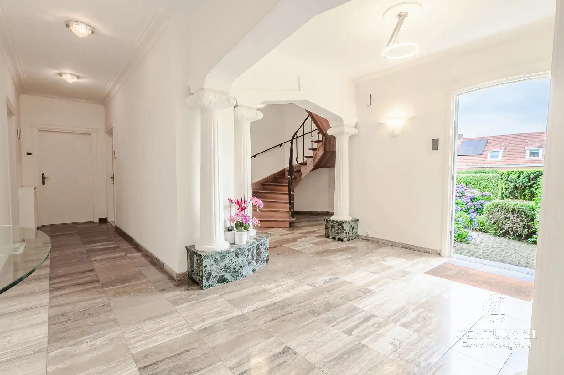 Ruime villa met kantoor, binnenzwembad, mooie tuin op 3172m² foto 4