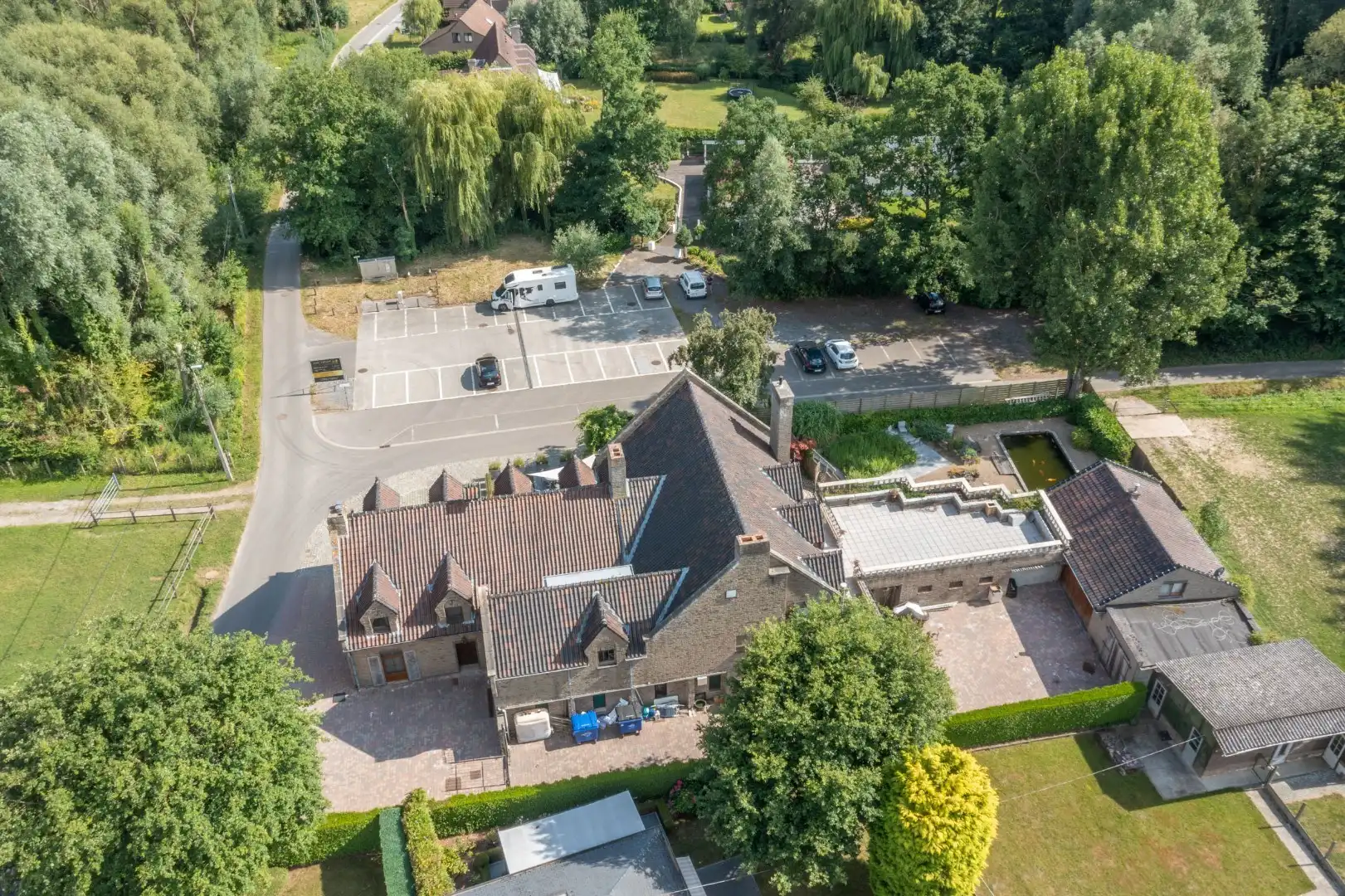 EXCLUSIEVE EIGENDOM midden in een oase van groen! foto 30