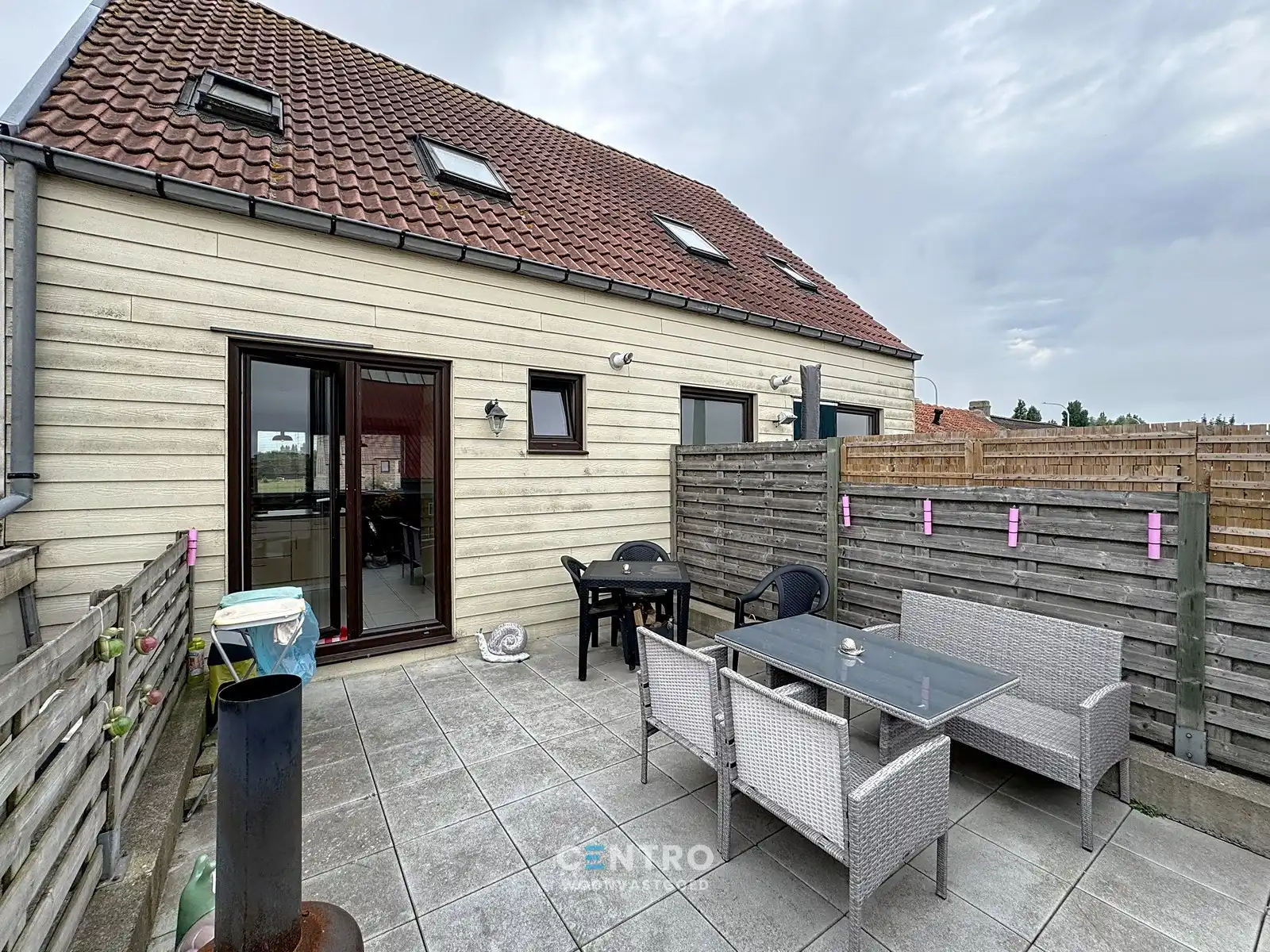 Opslagruimte met showroom en 3 verhuurde appartementen op 3.682m2! foto 37
