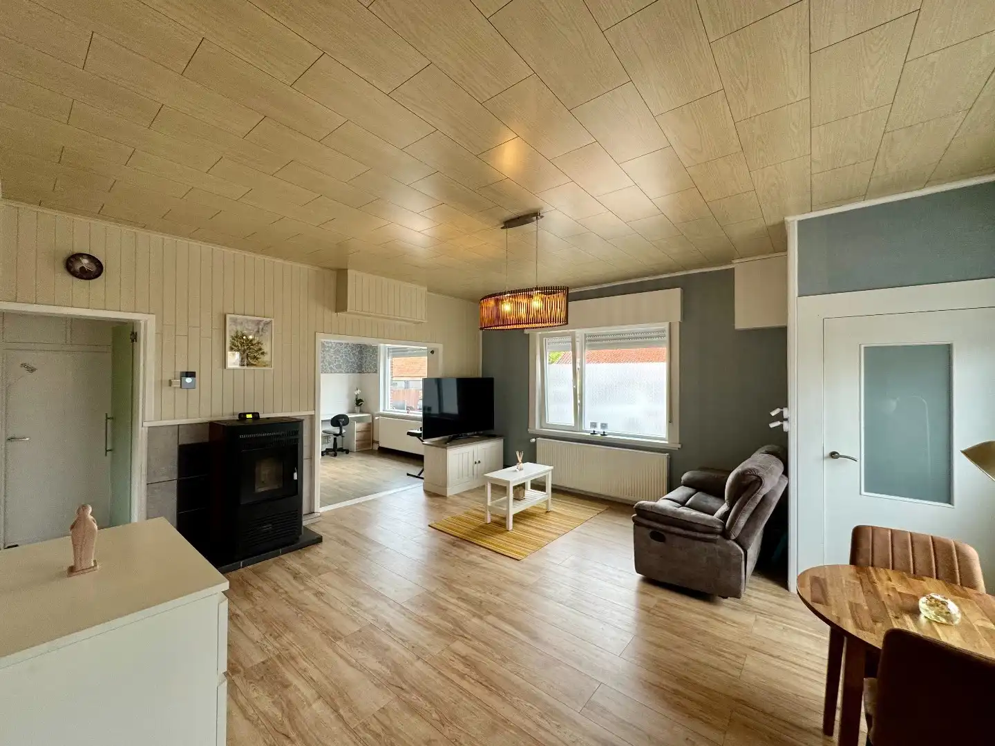 Te koop: ruime woning met onder andere slaapkamer en badkamer op het gelijkvloers.  foto 4