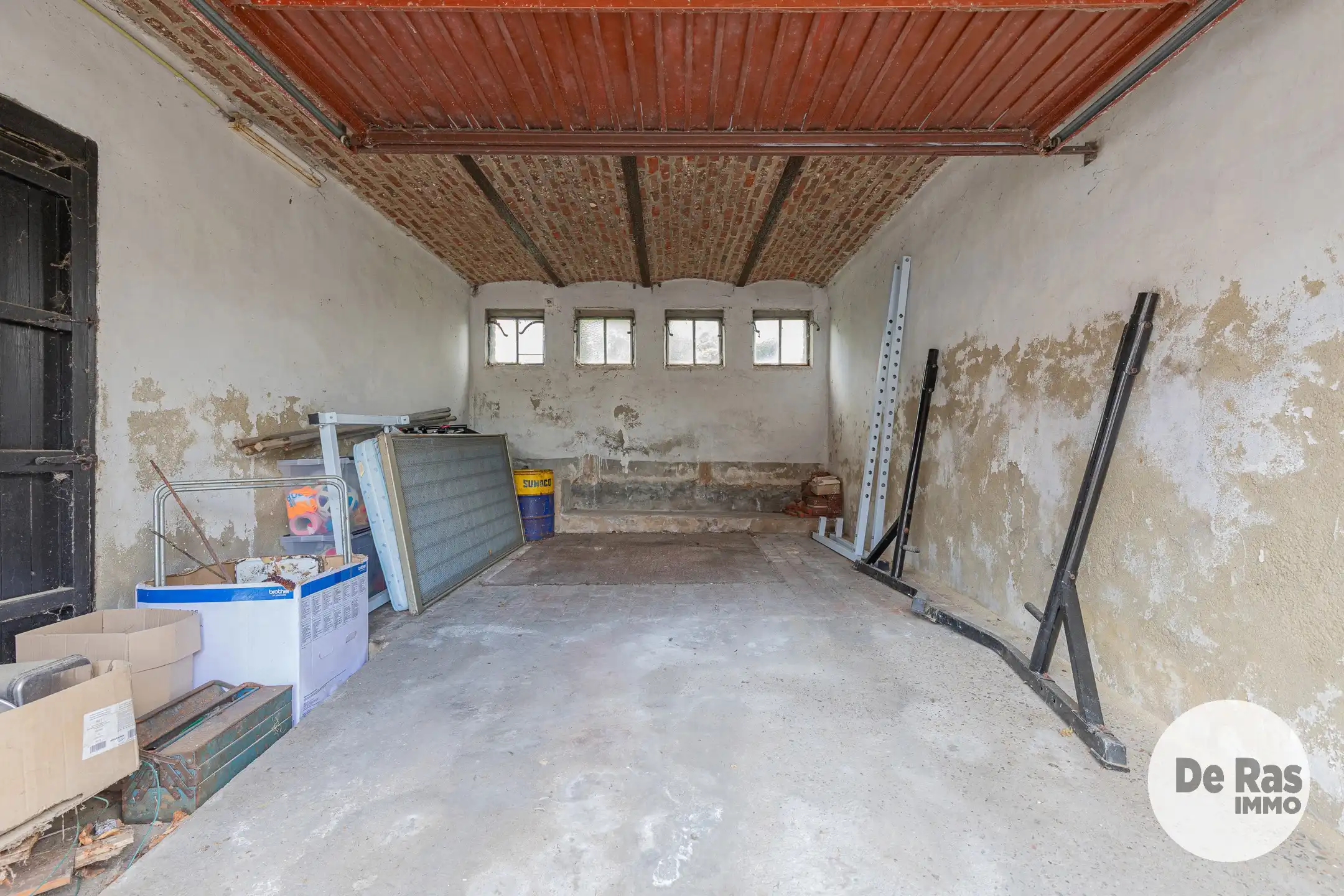 BURST - Te renoveren woning met tal van mogelijkheden foto 32