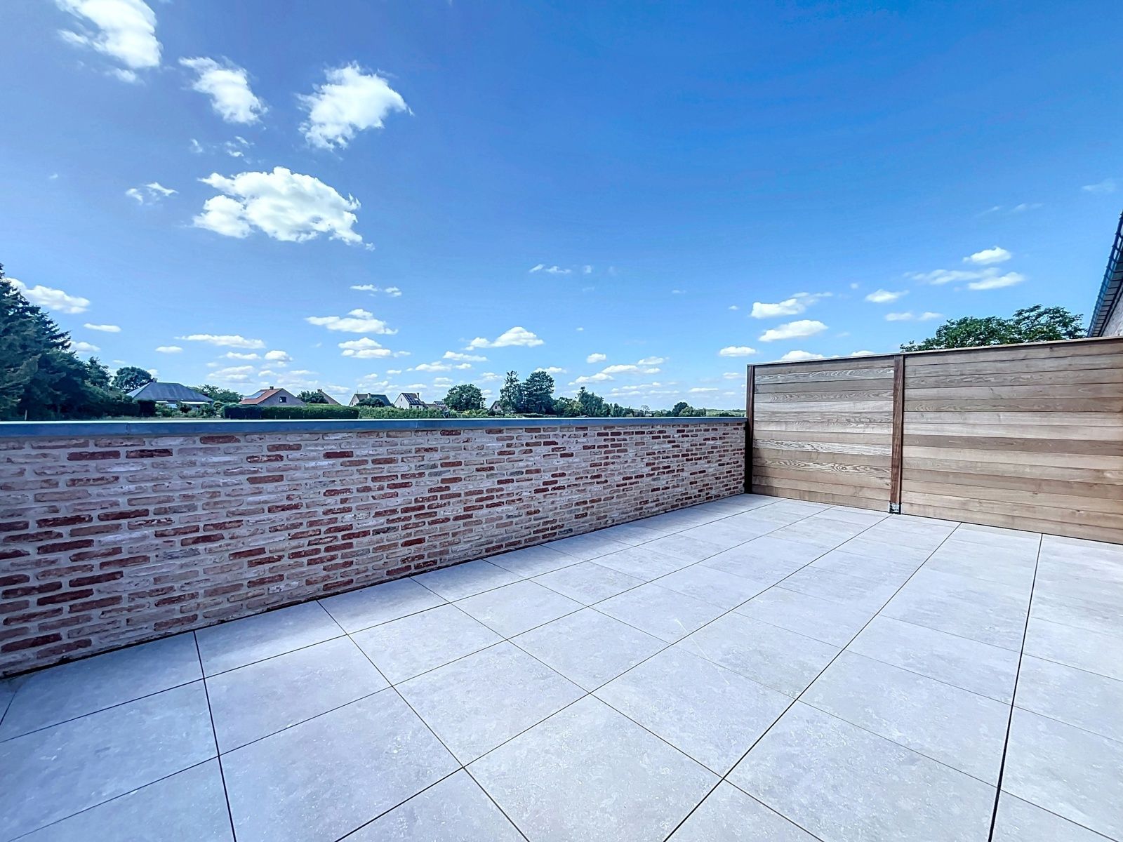 BEN Duplex app met 3 slpks -- 2bdks en terras foto 10