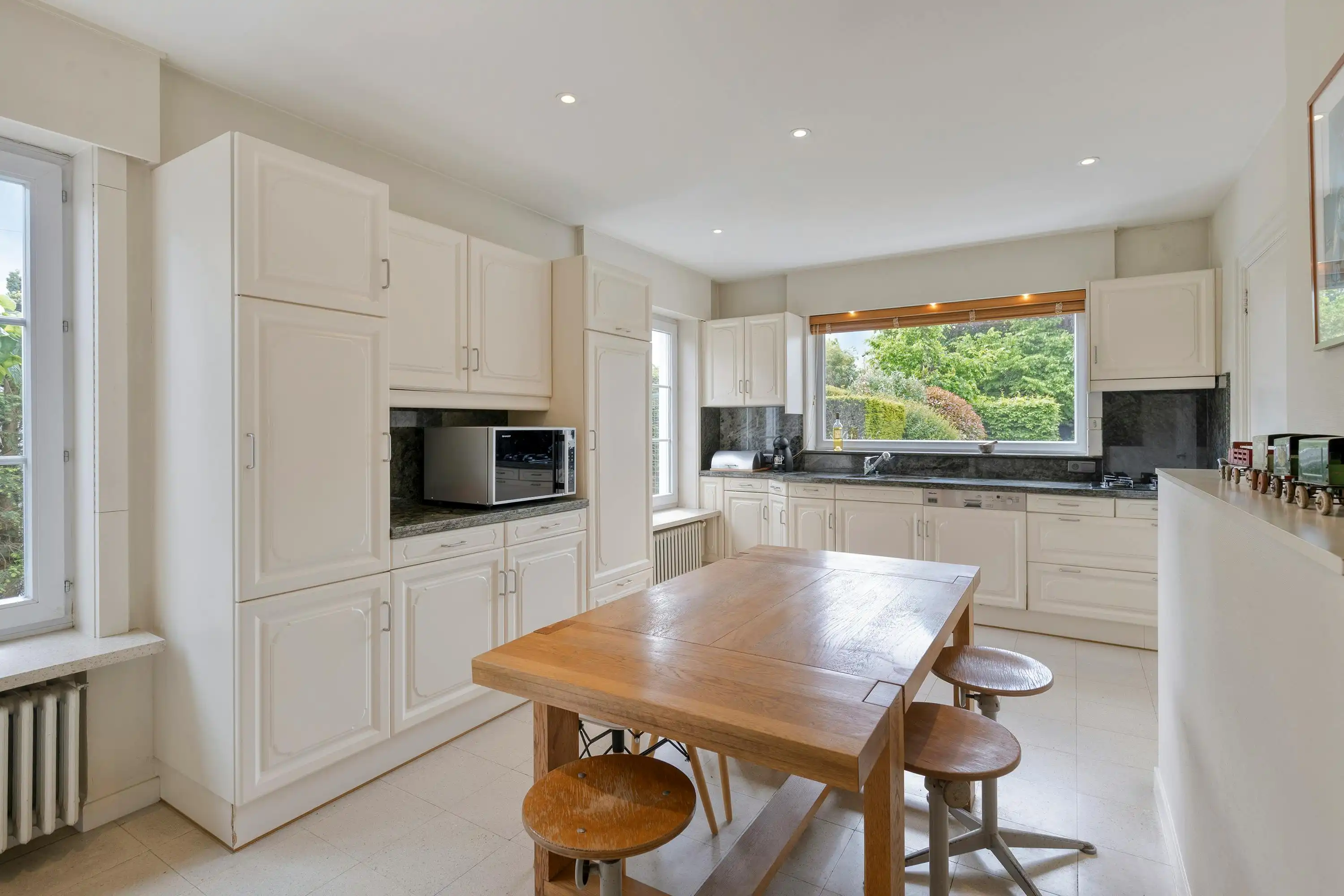 Villa te koop in Roeselare met ruim bijgebouw op 832 m² foto 11