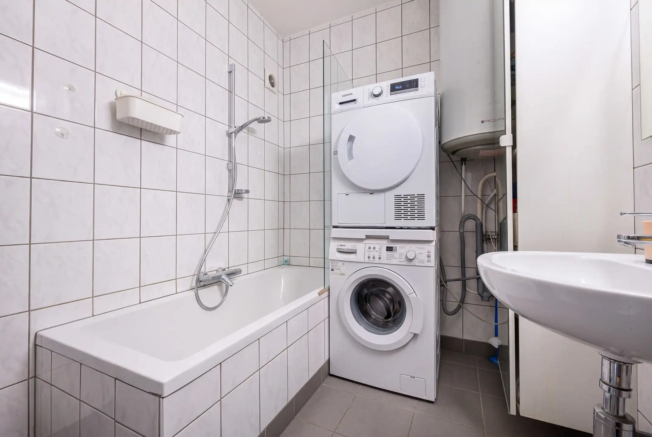BERCHEM –Gerenoveerd 1-slaapkamerappartement met ZUID terras foto 12