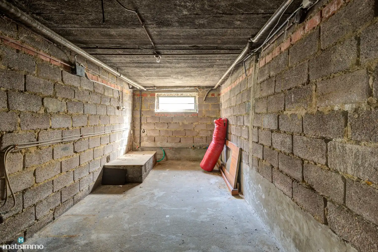 RUIME, GELIJKVLOERSE WONING (VOLLEDIG ONDERKELDERD), MET GARAGE EN TUIN NABIJ CENTRUM GENK foto 33