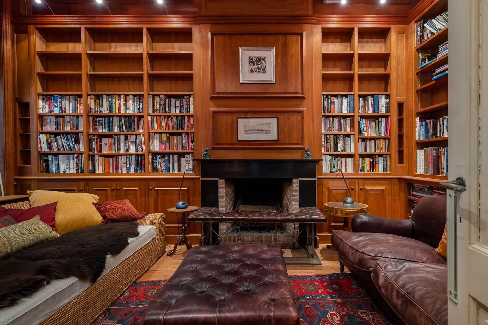 Monumentaal herenhuis aan de Brugse Reien foto 5