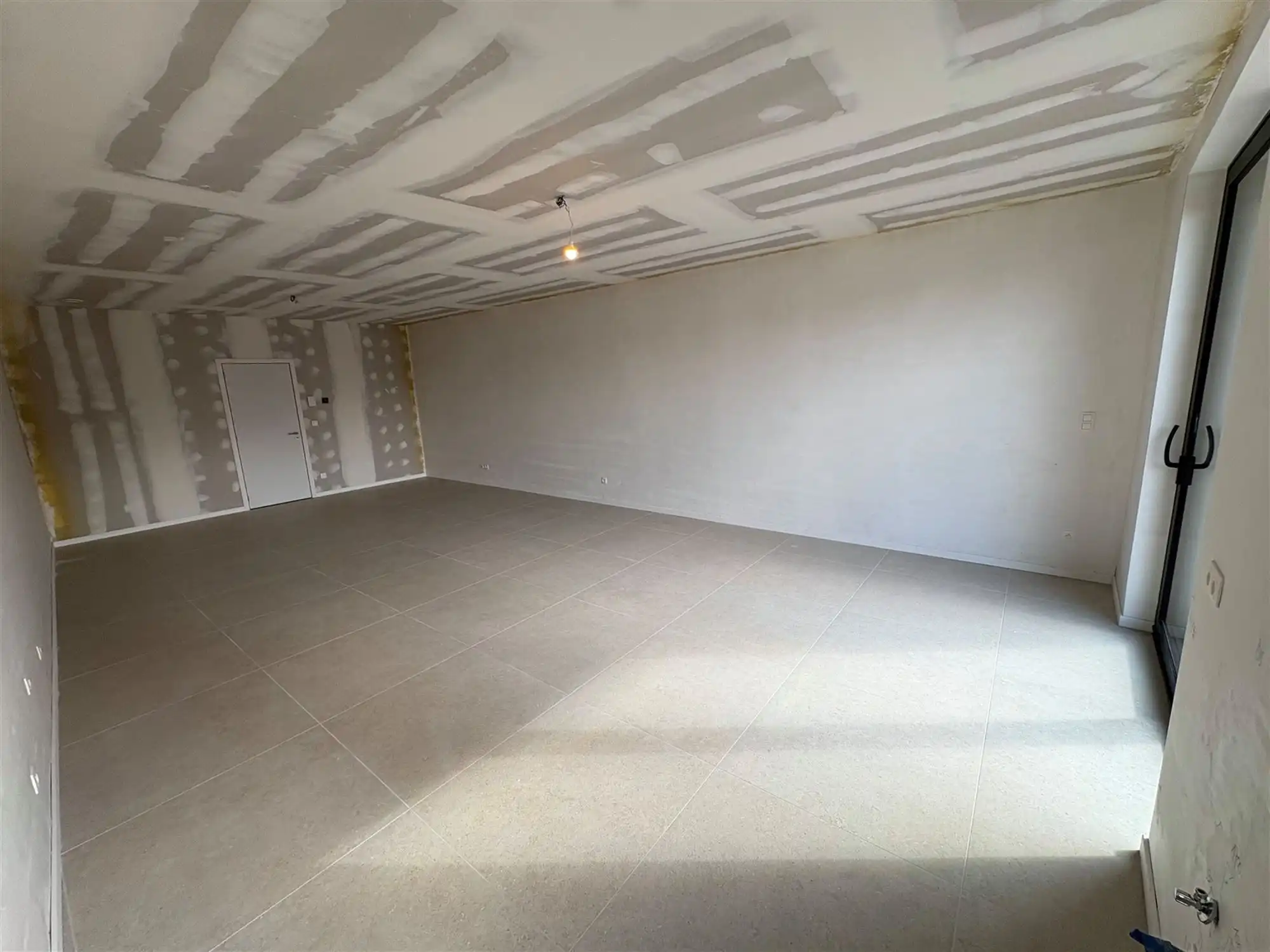 Nieuwbouwappartement met 2 slaapkamers en grote tuin. foto 7