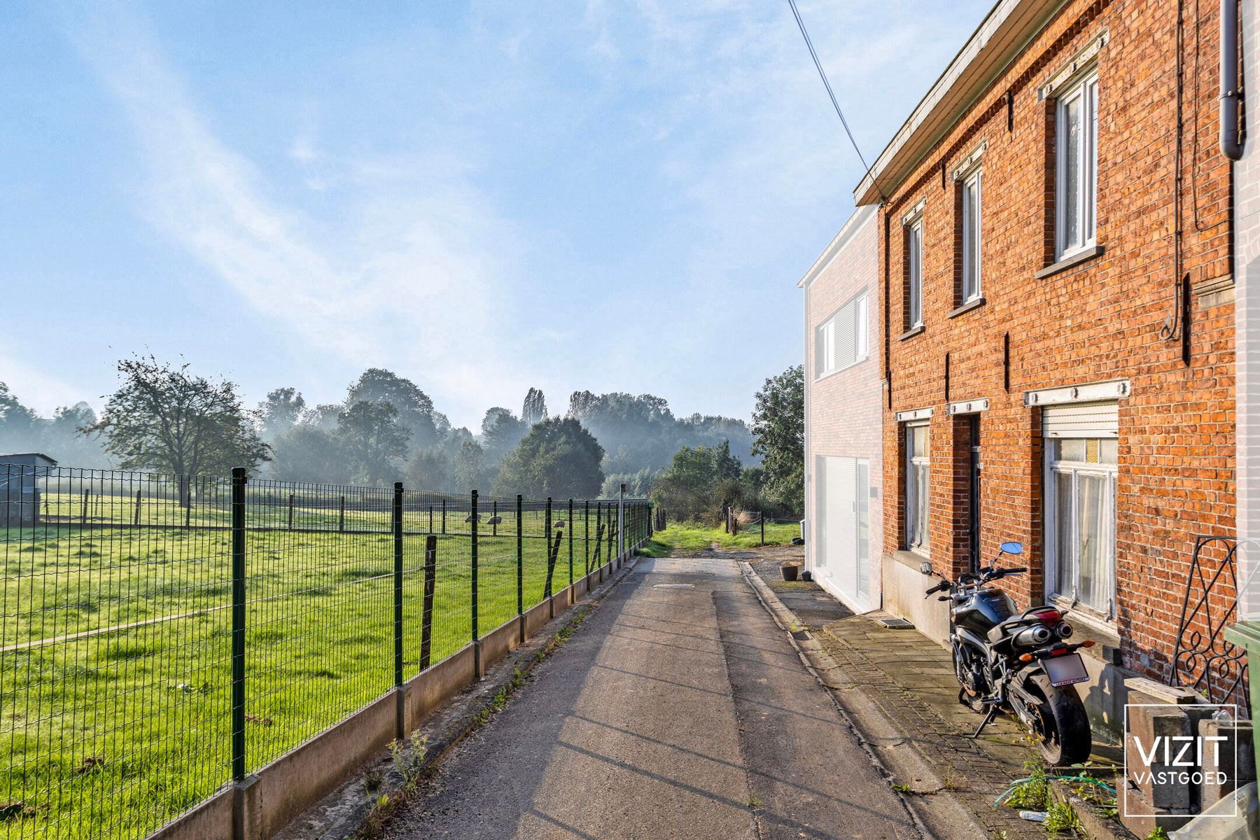 Hoofdfoto van de publicatie: Te renoveren woonhuis met 3 slaapkamers