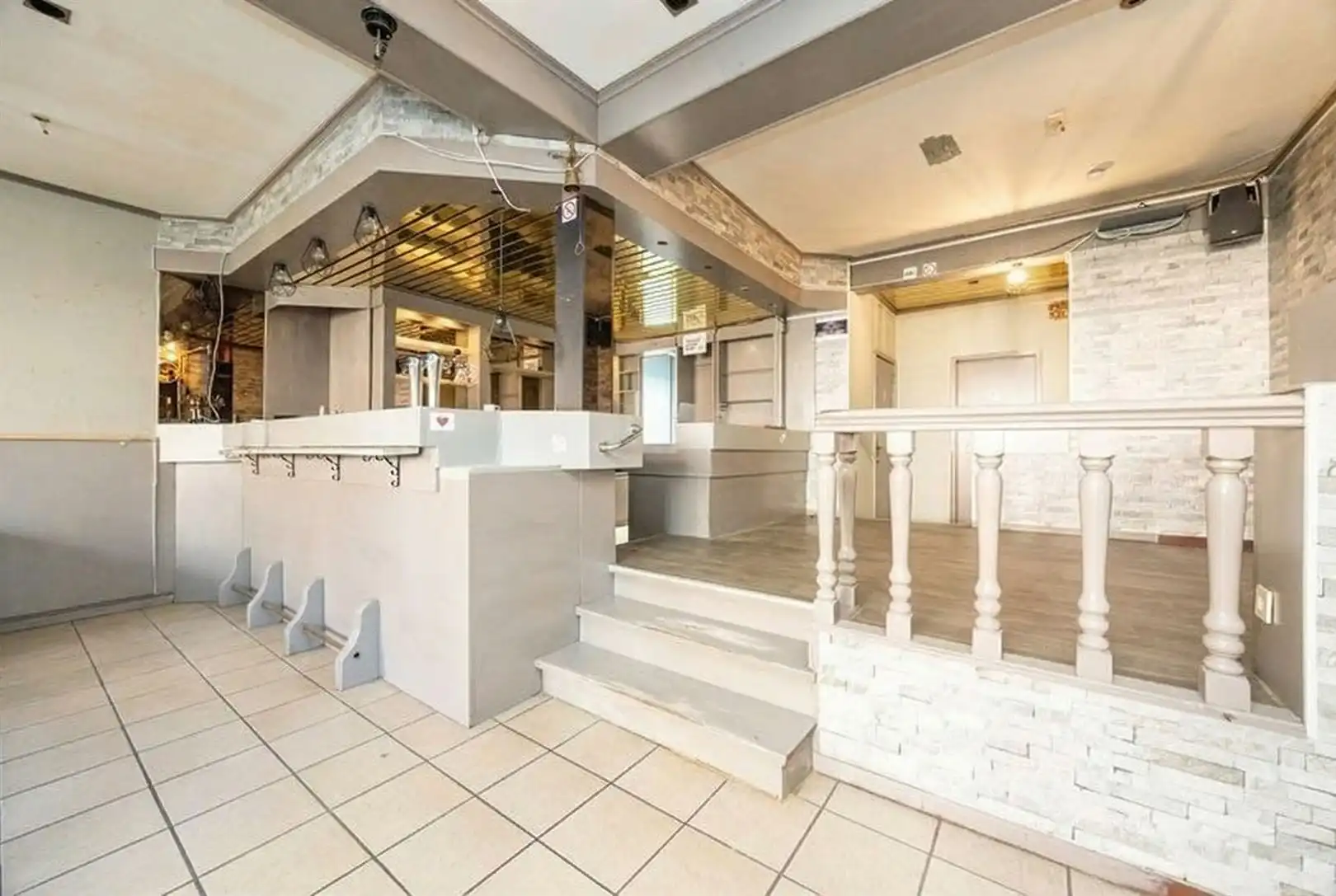 Handelshuis met studio en veel potentieel! foto 5