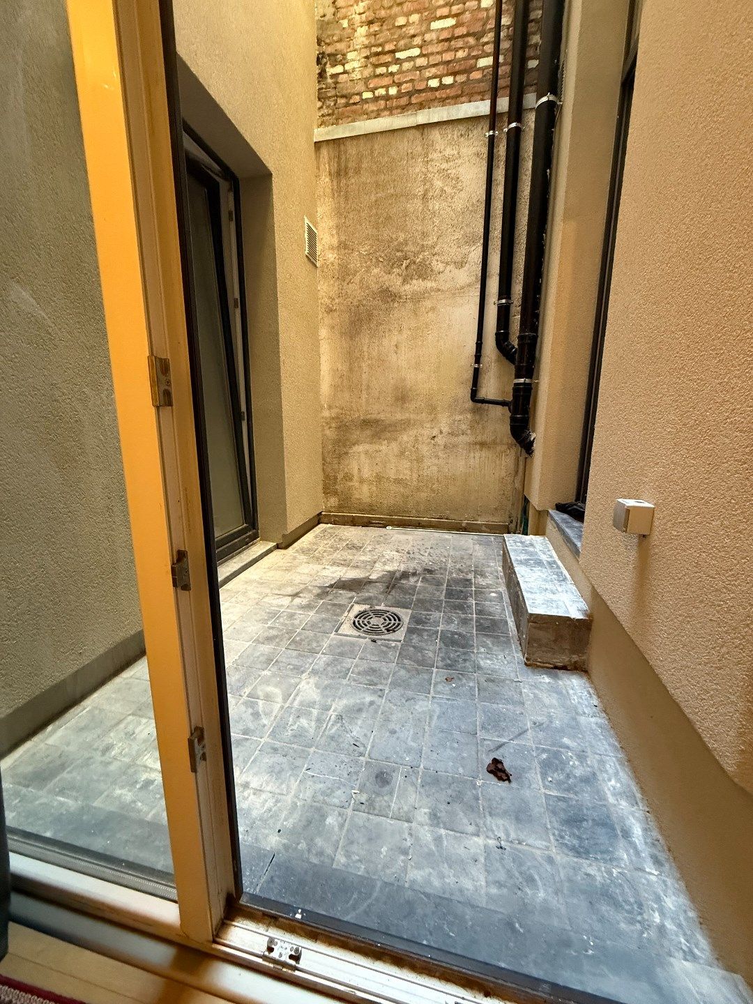 Stadsleven binnen handbereik: energiezuinig GLV appartement met koer foto 3