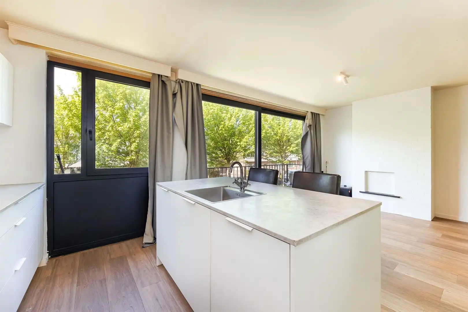 Modern appartement met balkon foto 7
